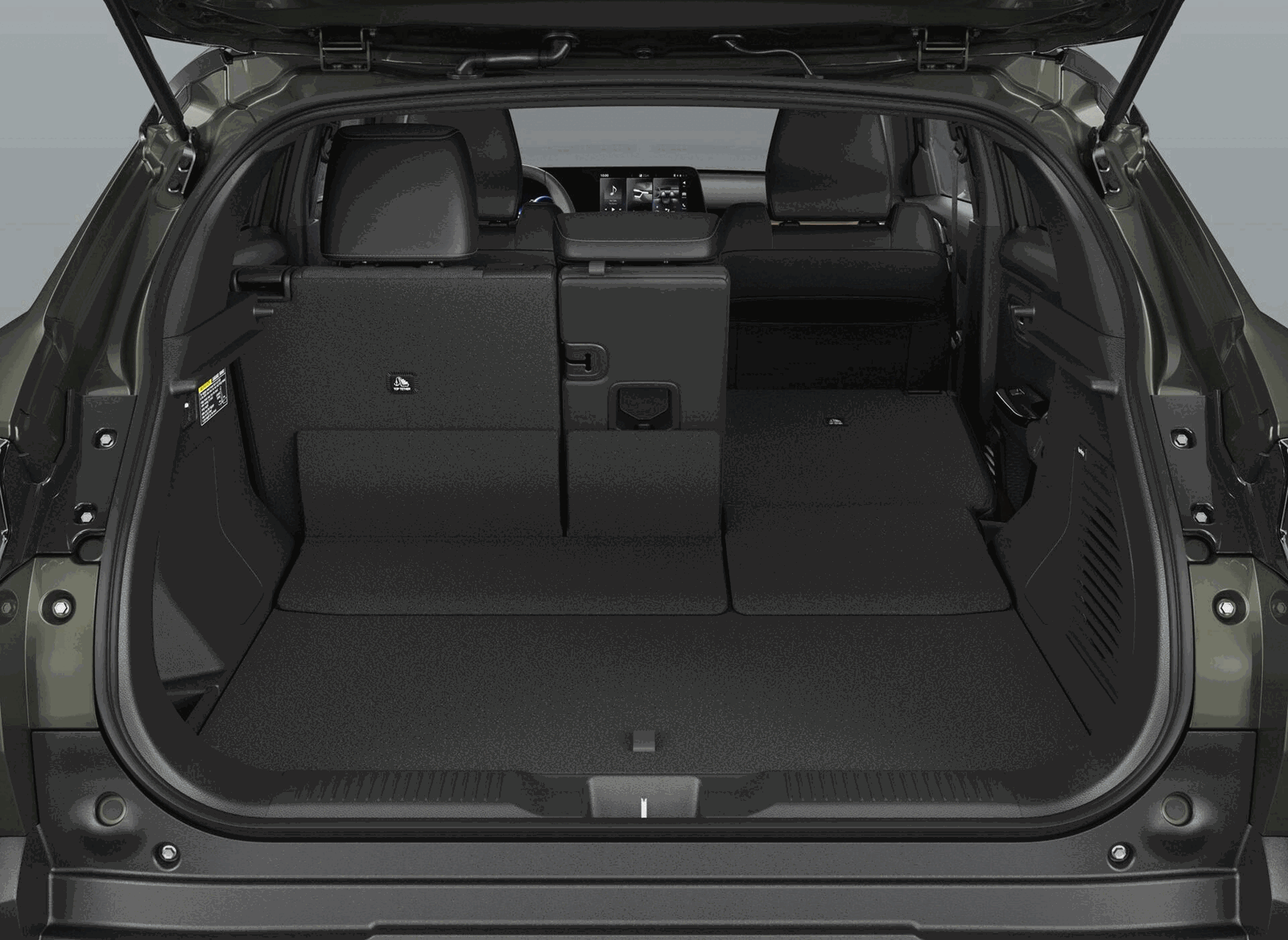 Suzuki e Vitara showcasing the flexible luggage space