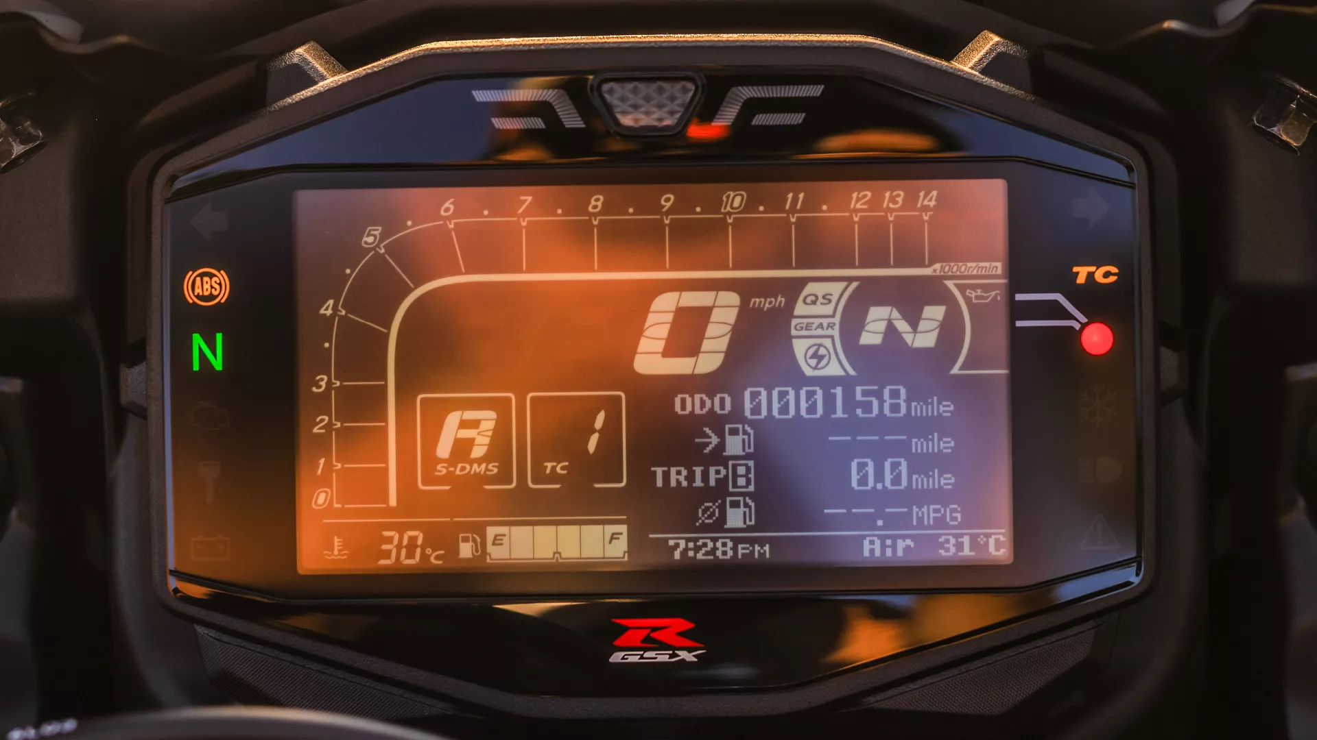 Suzuki GSX-R1000R dash close up