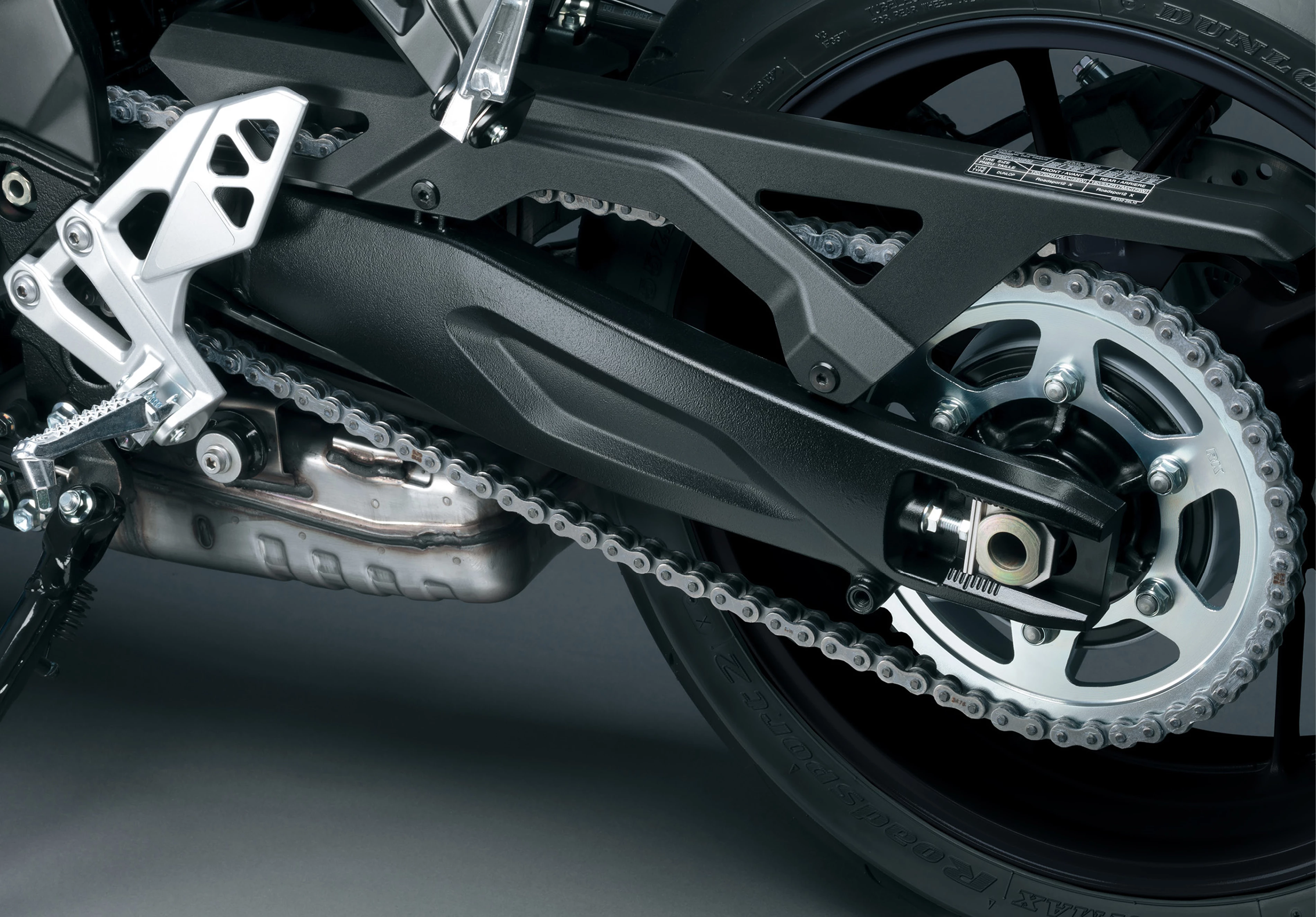 Suzuki GSX-8R swingarm and chain close up