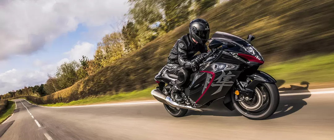 Suzuki Hayabusa travelling at speed