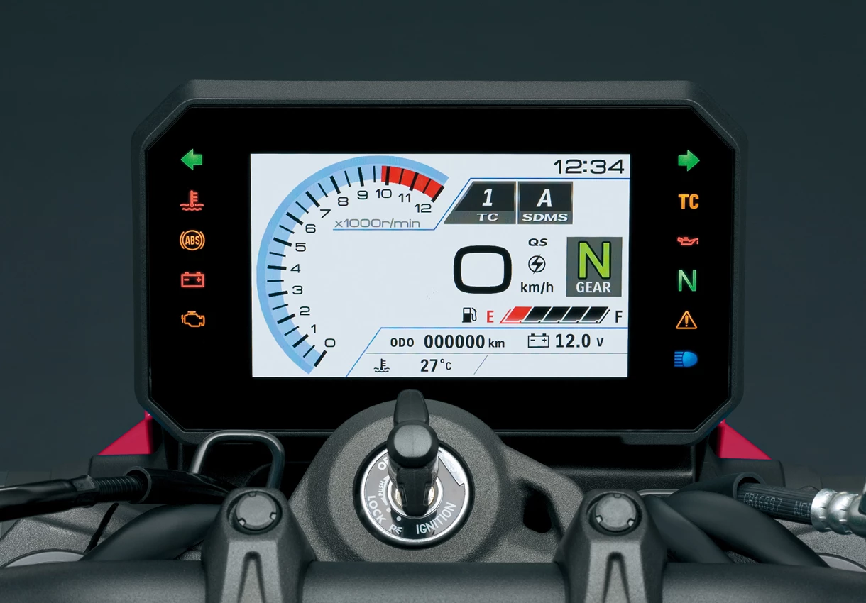 Suzuki GSX-8S TFT Display, studio.