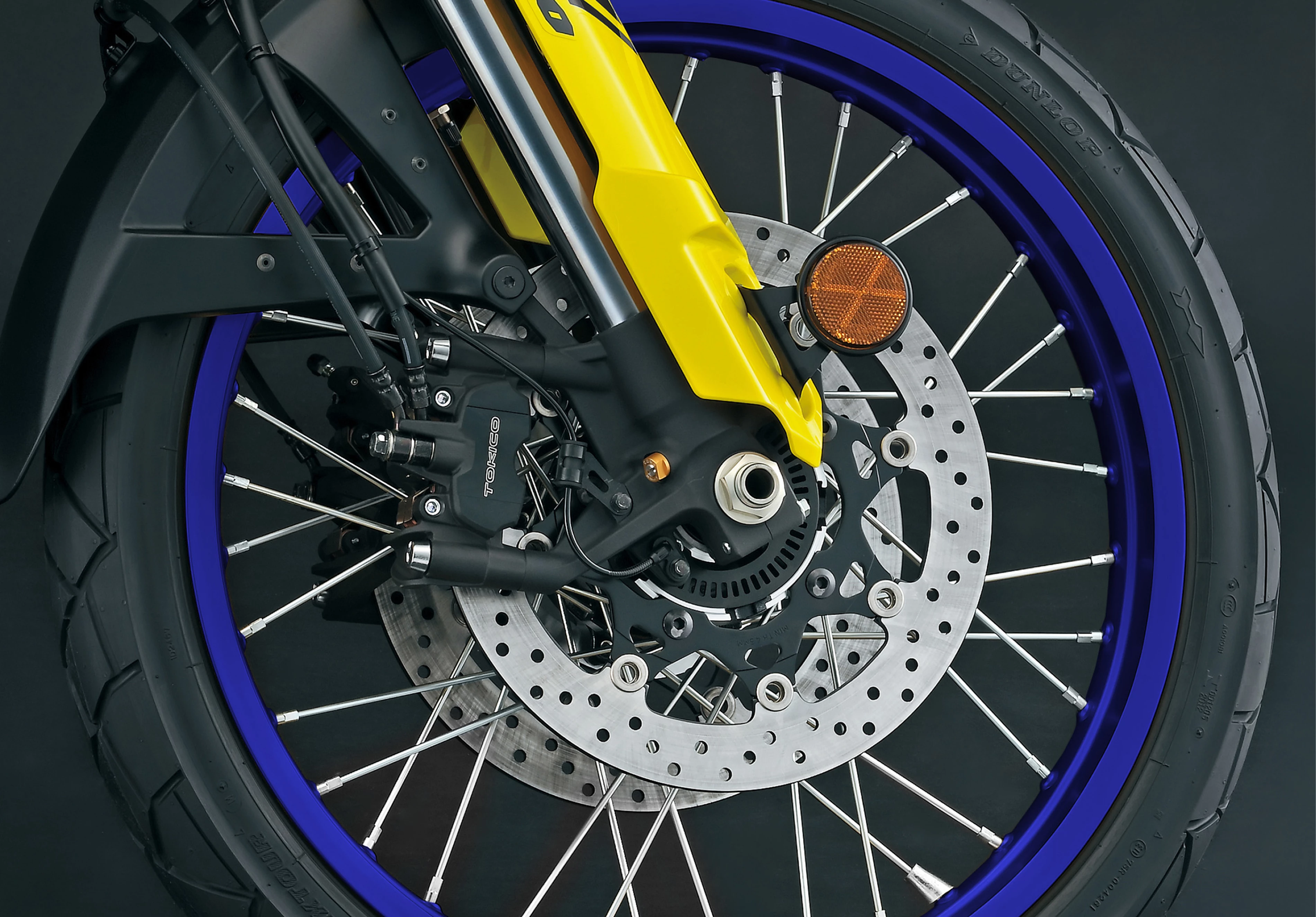 Suzuki V-Strom 1050DE Tour front brakes close up
