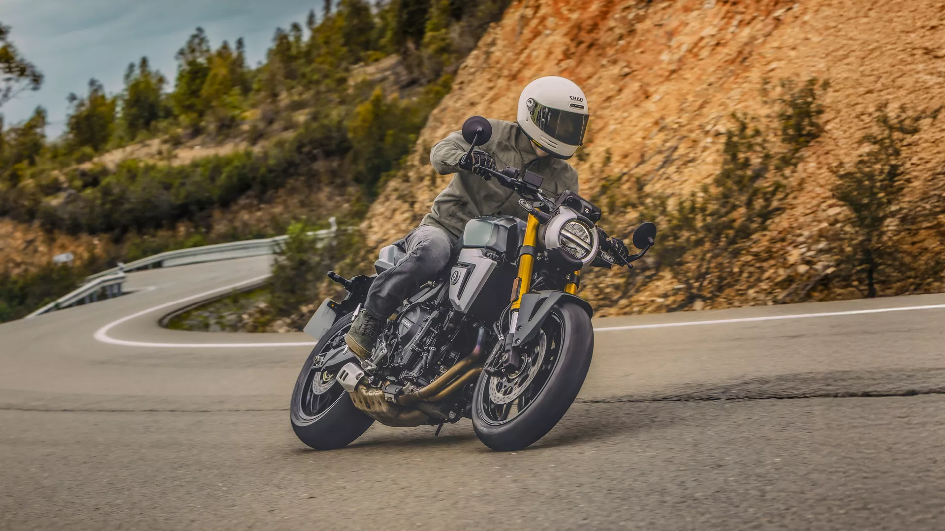 Suzuki GSX-8T green, leaning over hard on a mountain road