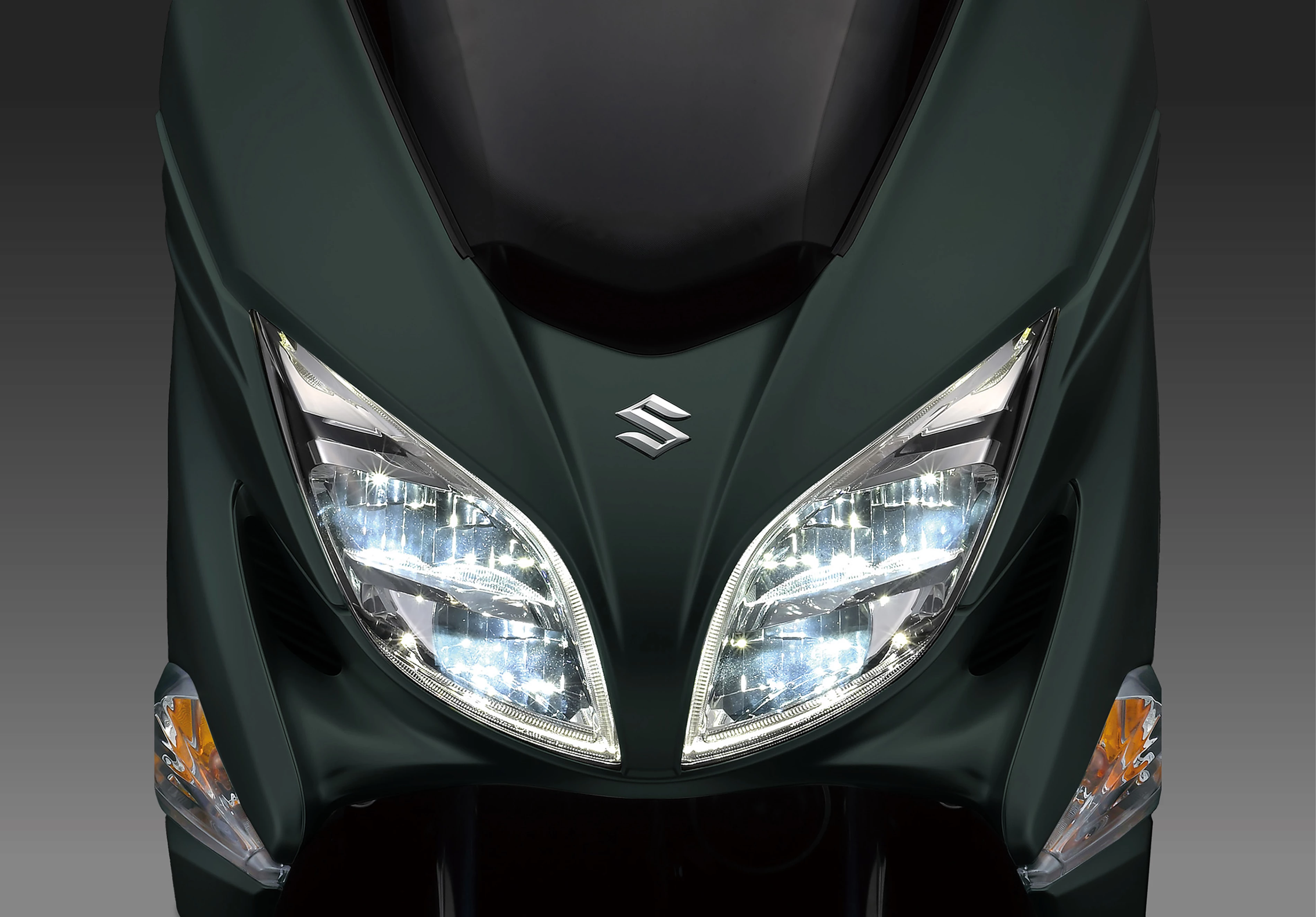 Suzuki Burgman 400 LED lights front end close up 