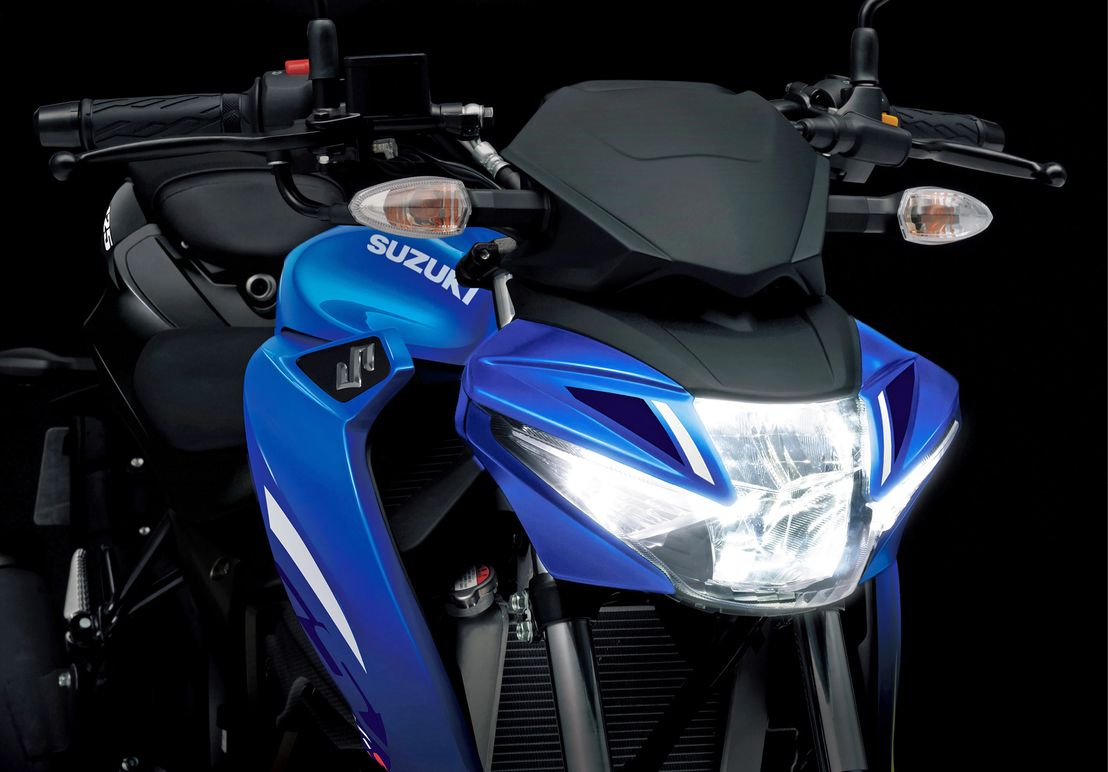 Suzuki GSX-S125 studio front light assembly close up.