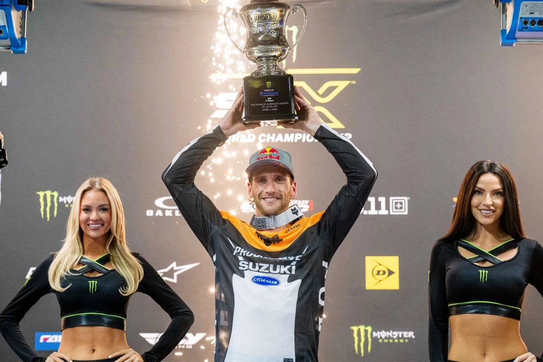 Roczen celebrates winning in St. Louis