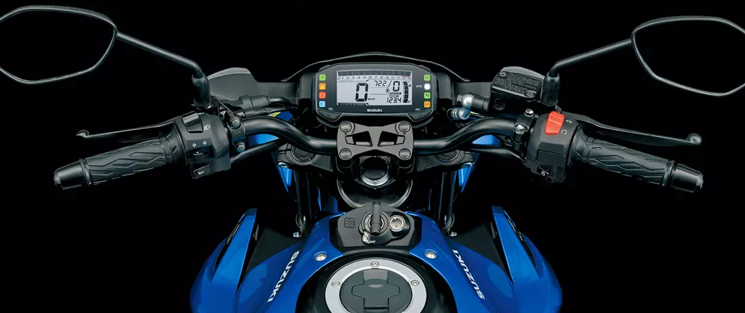 Suzuki GSX-S125 behind the tank and handlebars close up.