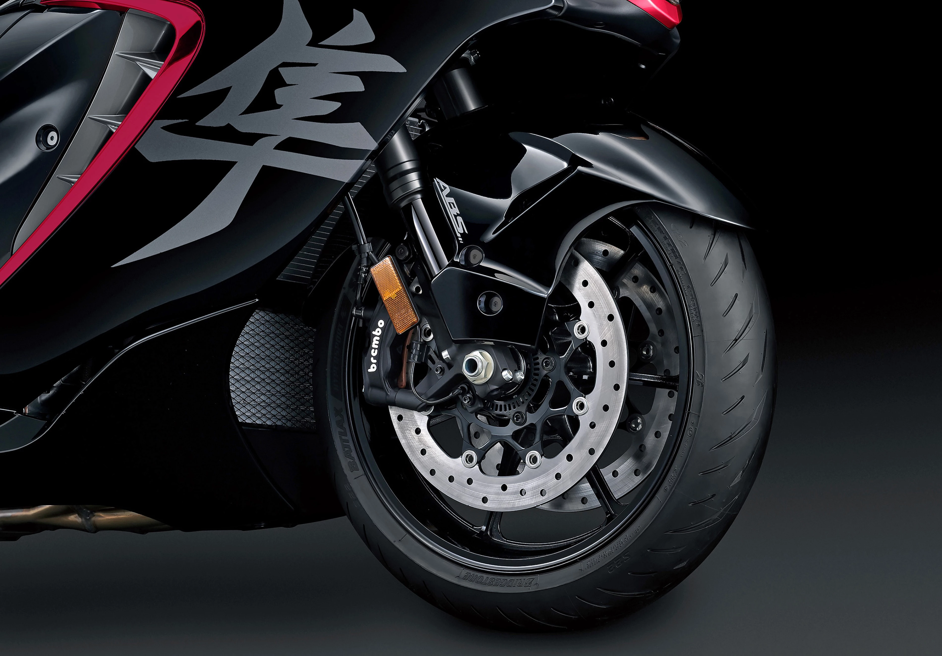 Suzuki Hayabusa tyres close-up