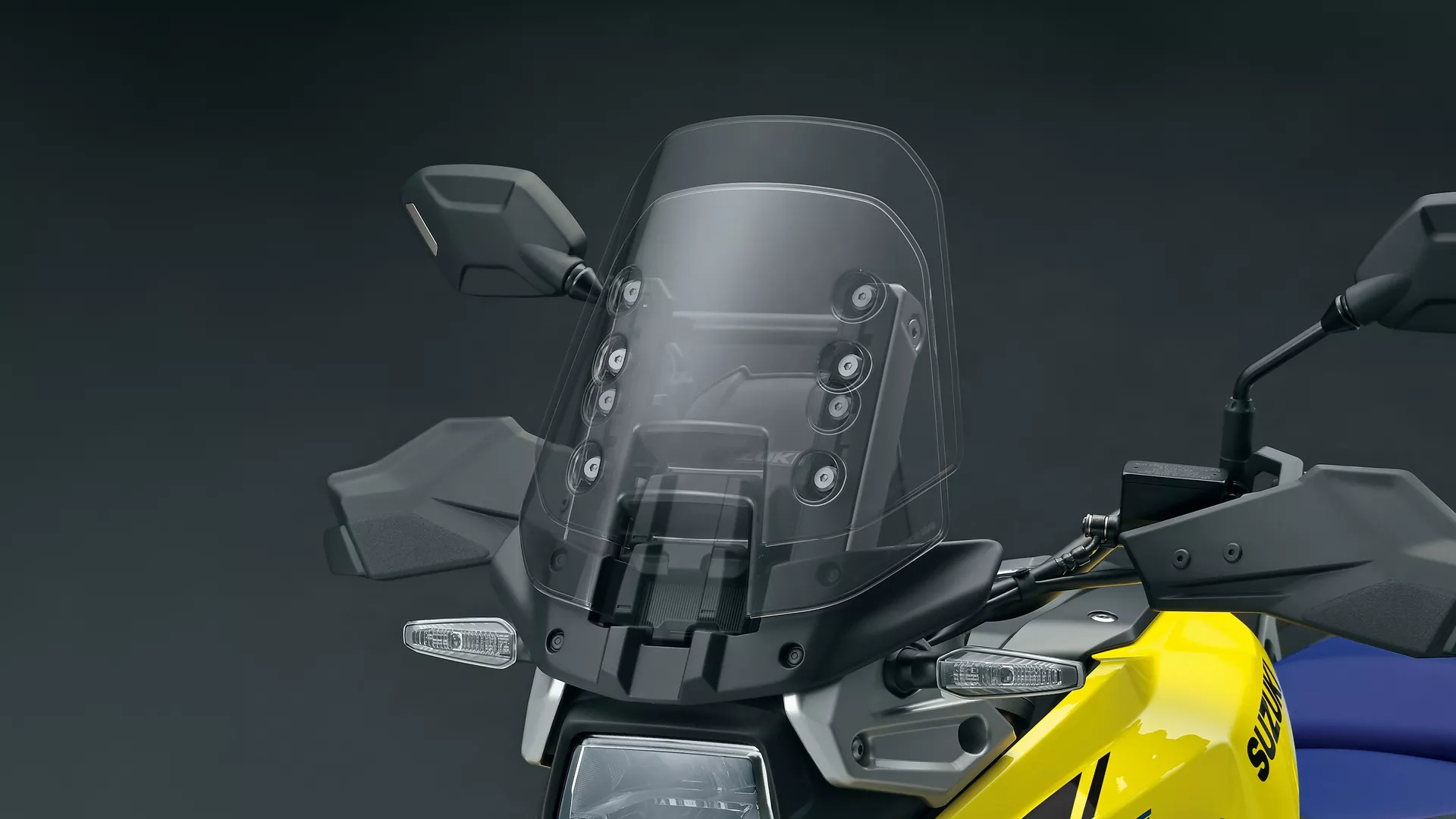 Suzuki V-Strom 1050DE screen, front on, demonstrating the adjustable screen
