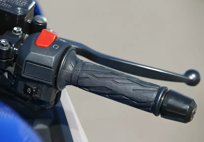 Suzuki GSX-R125 right hand switchgear close up