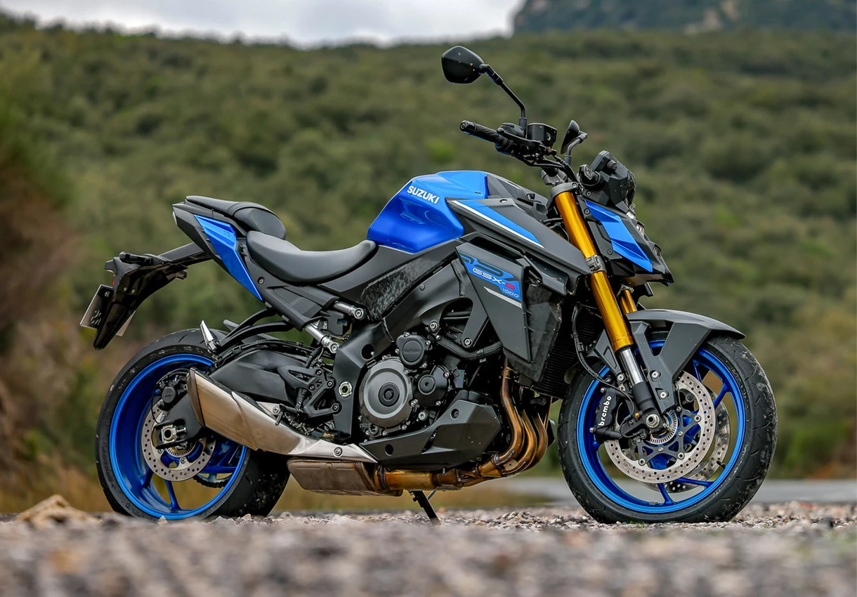 Suzuki GSX-S1000 right hand side static with a green countryside backdrop