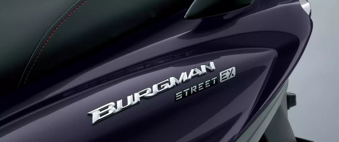 Suzuki Burgman Street 125EX close-up of the Burgman logo