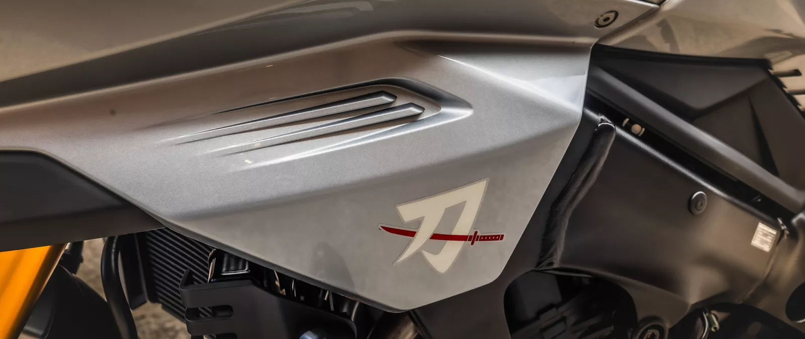 Suzuki Katana silver, close up of the right hand side and the Katana logo