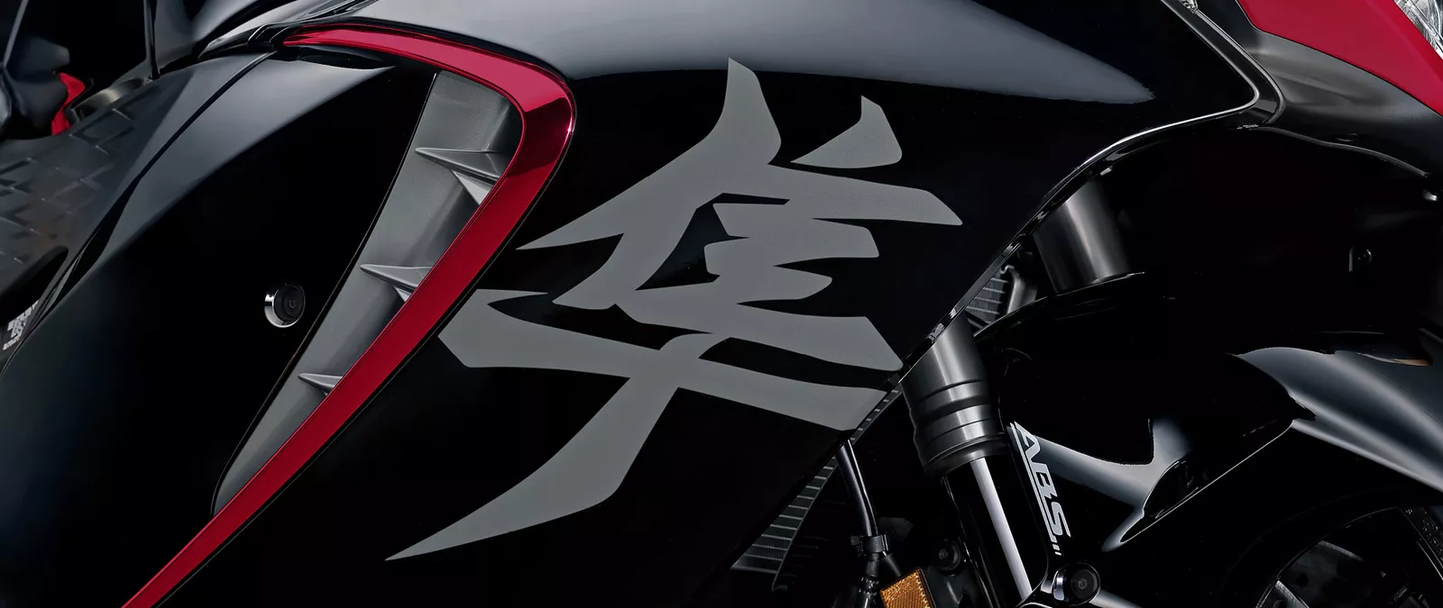 Suzuki Hayabusa black right hand side logo close-up