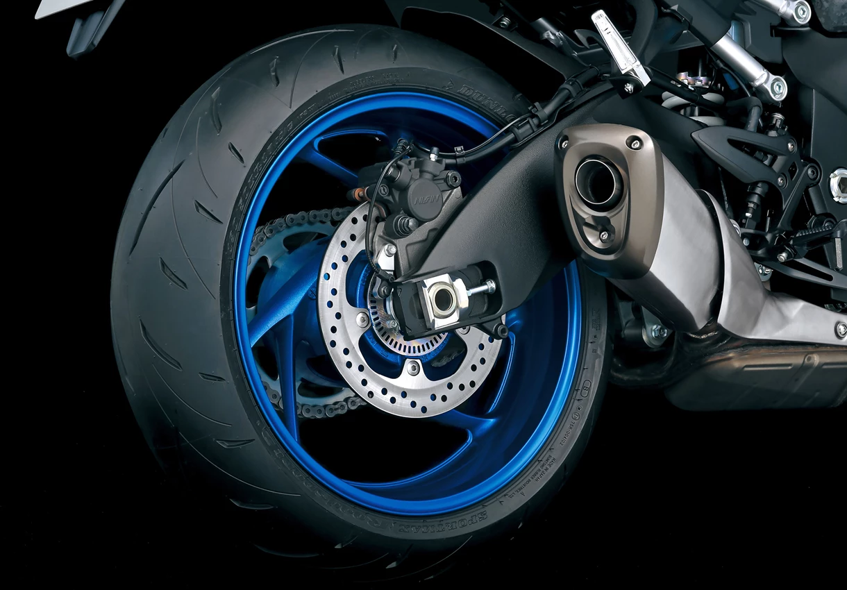 Suzuki GSX-S1000 tyres close-up