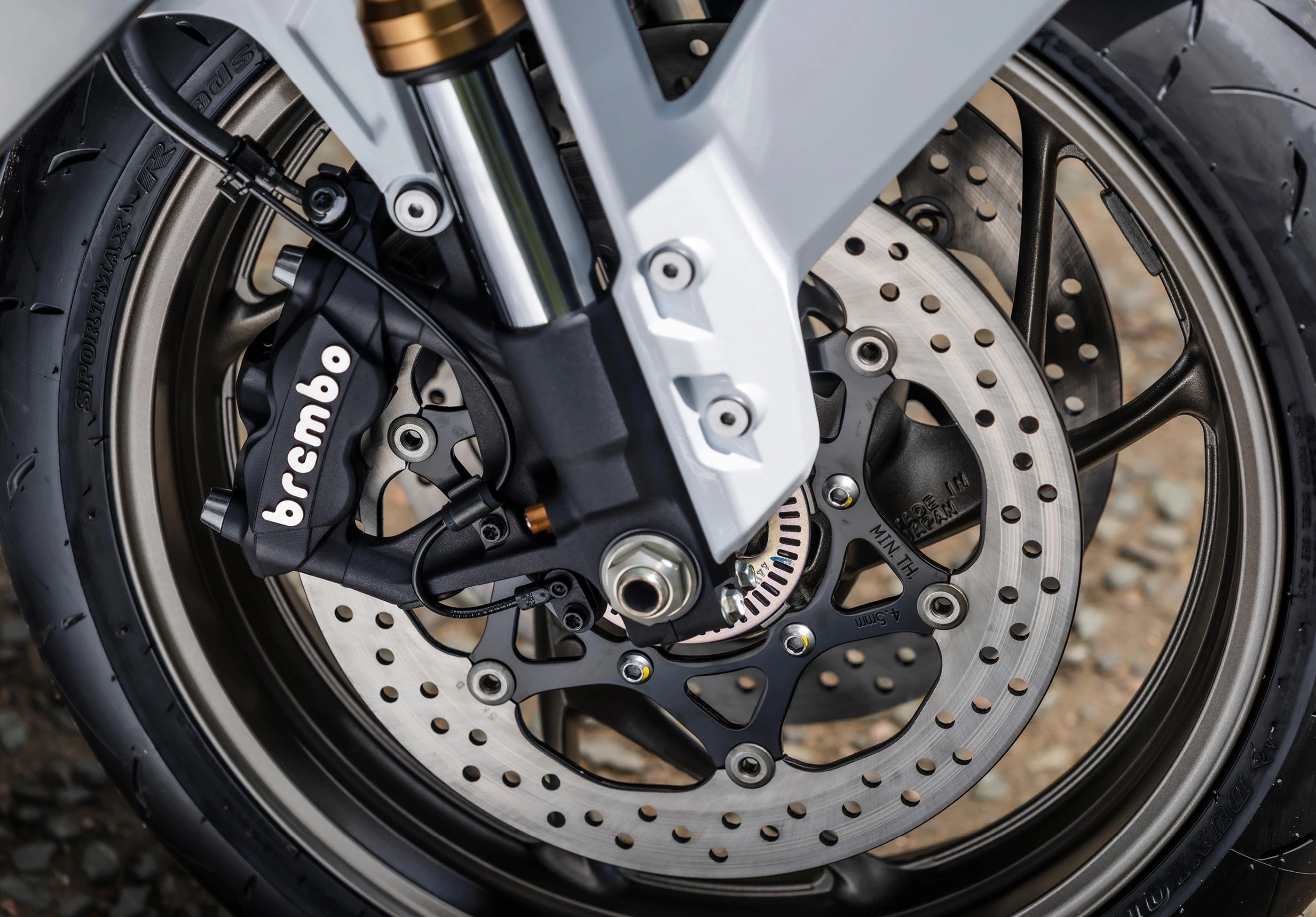 Suzuki GSX-S1000GT+ front tyre and brakes close up.