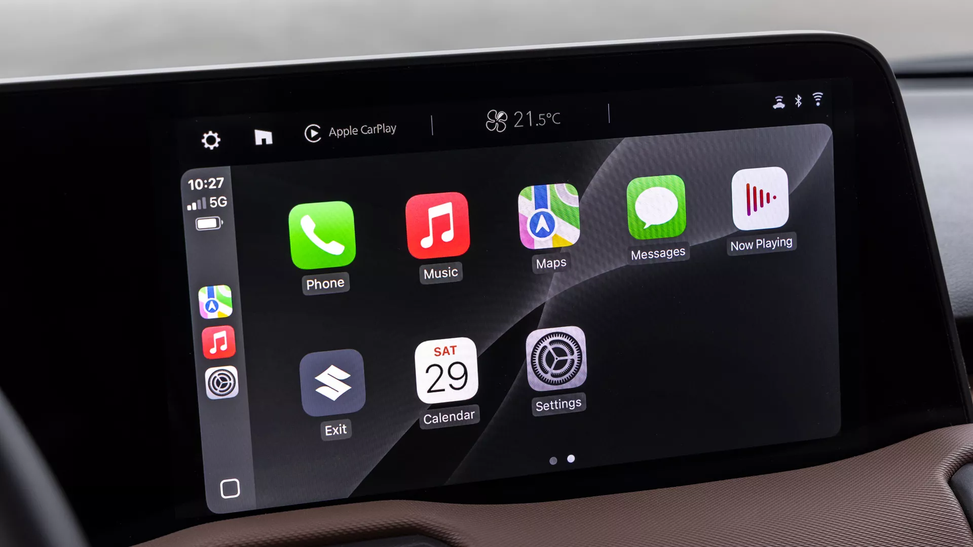 Close-up of the Suzuki e Vitara’s wireless smartphone charging pad located in the centre console beneath the climate controls