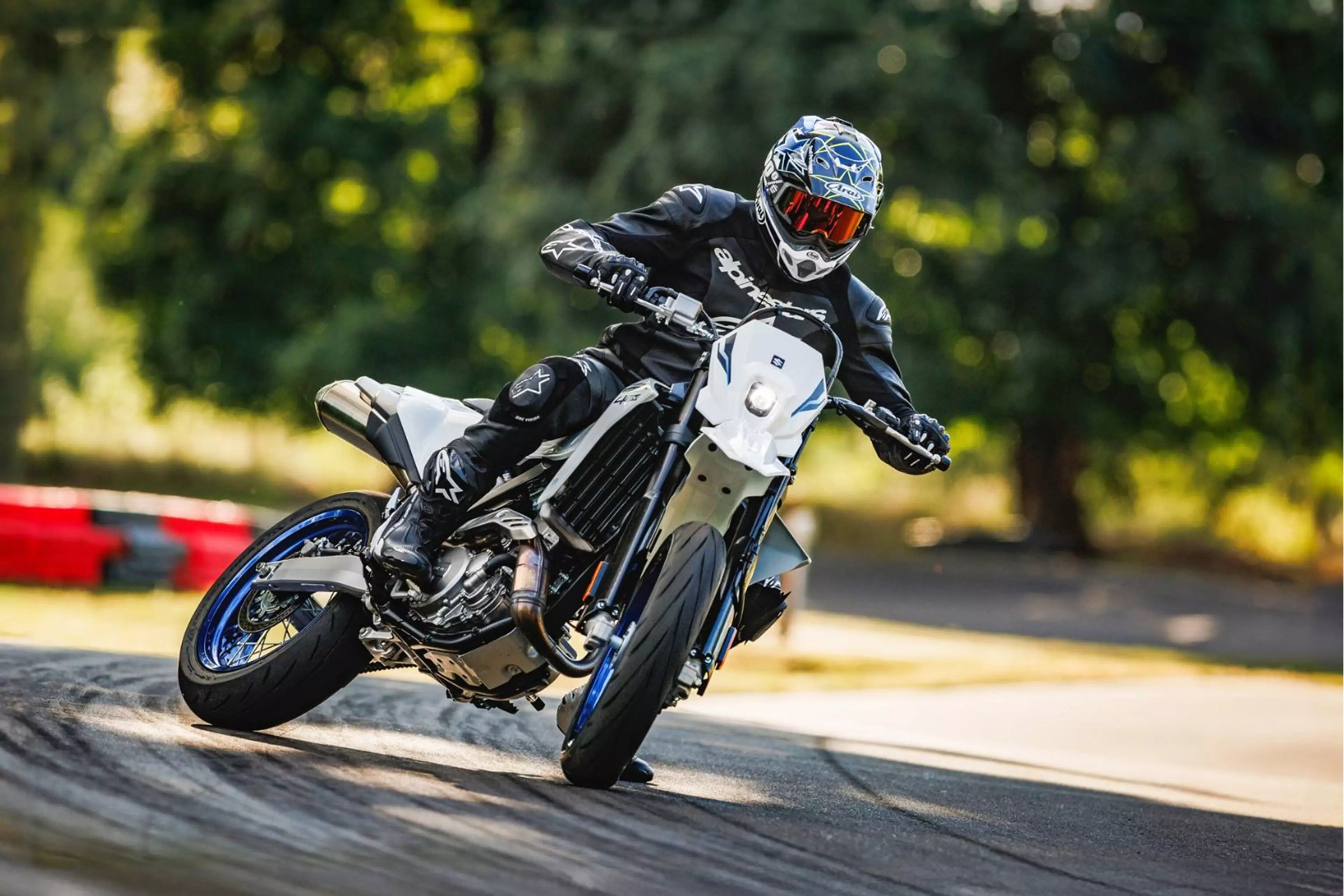Suzuki DR-Z4SM sliding