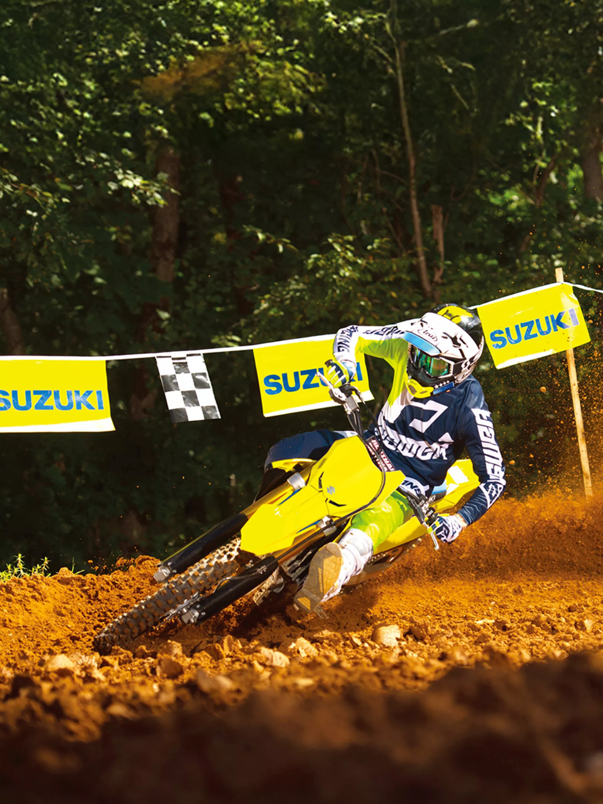 Suzuki RM-Z250 leaning heavily into a corner on a Motorcross track