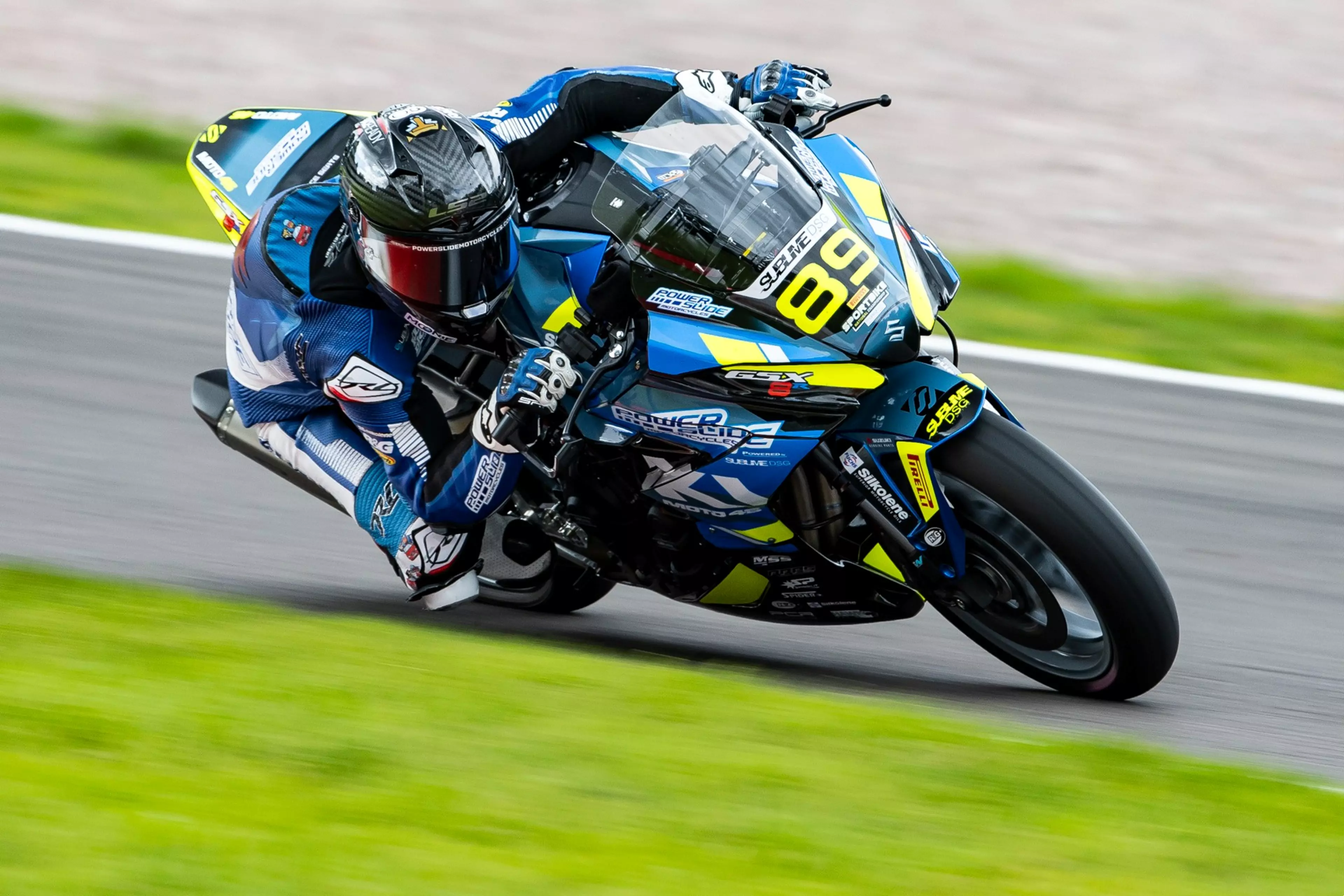 Powerslide Suzuki GSX-8R race bike kneedown