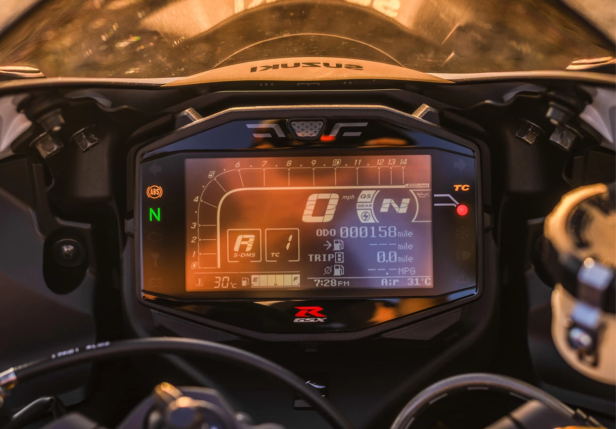 Suzuki GSX-R1000R dash close up