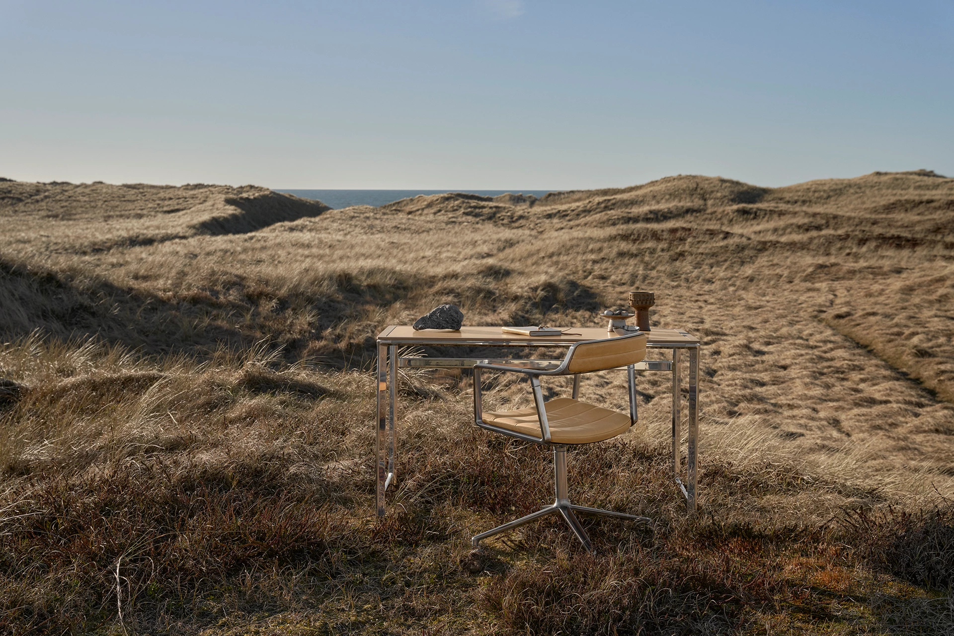 Vipp 430 453 Swivel+ Camel Studio Desk Thy 04