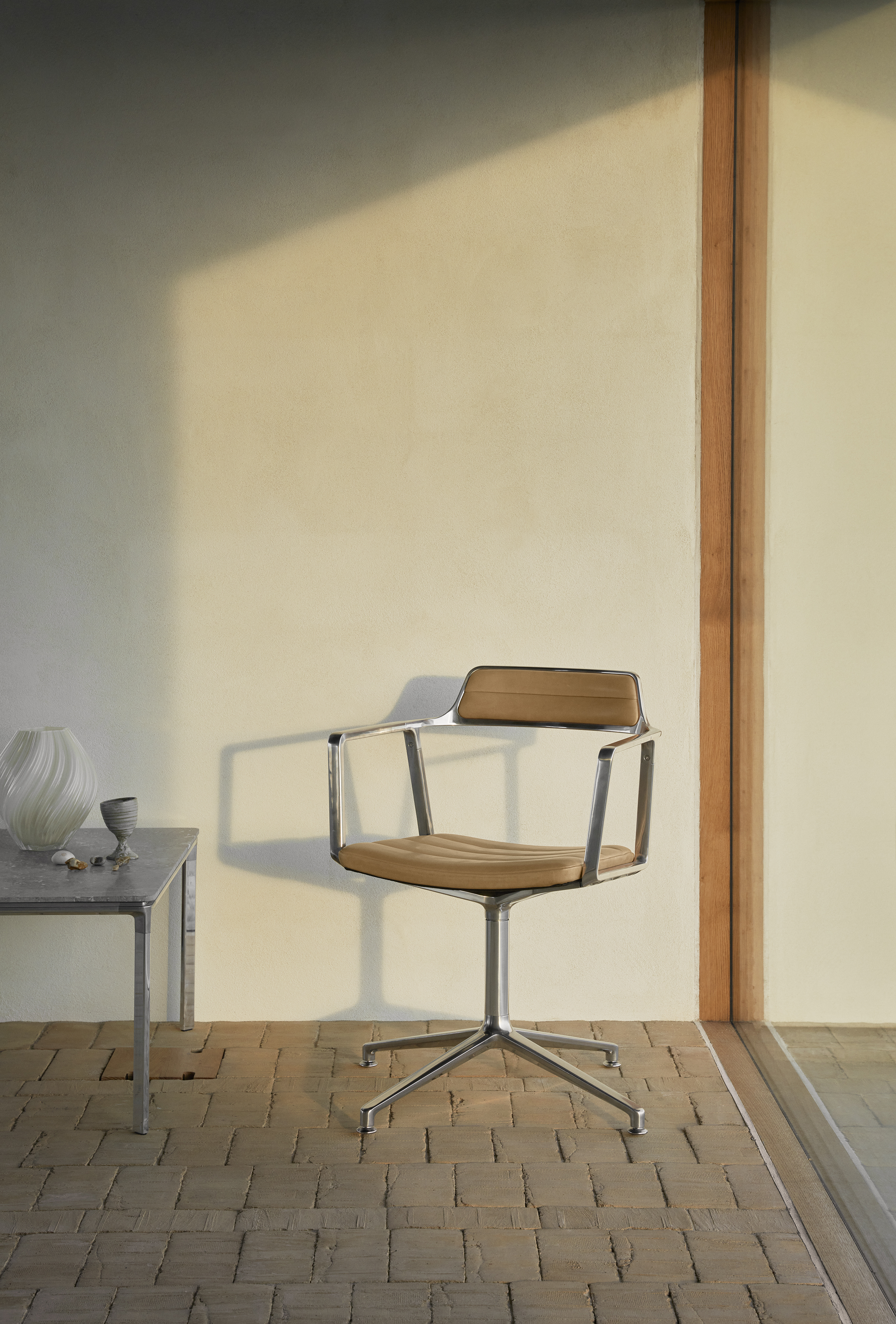 Vipp 452 Swivel Chair Camel 01