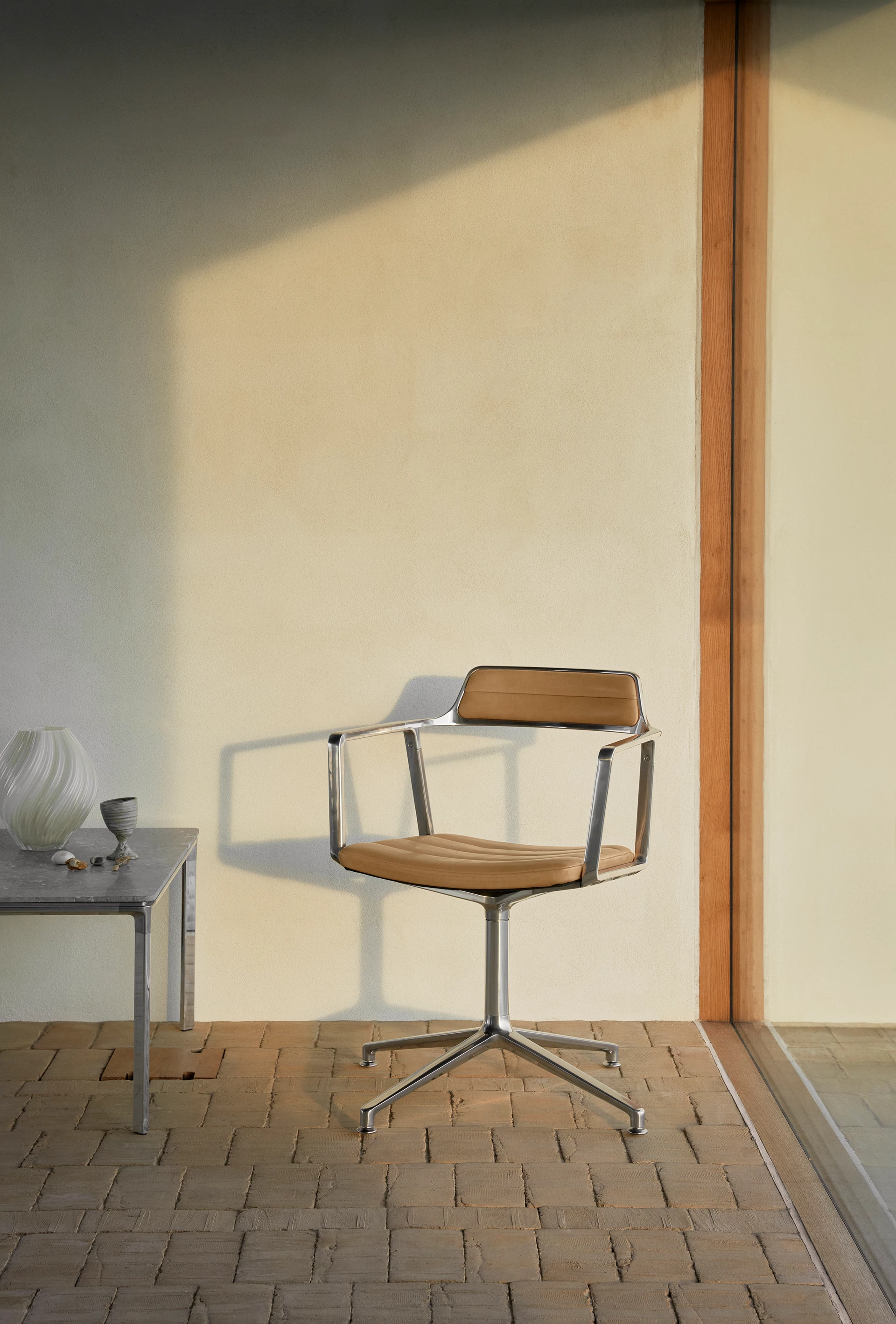 Vipp 452 Swivel Chair Camel 01