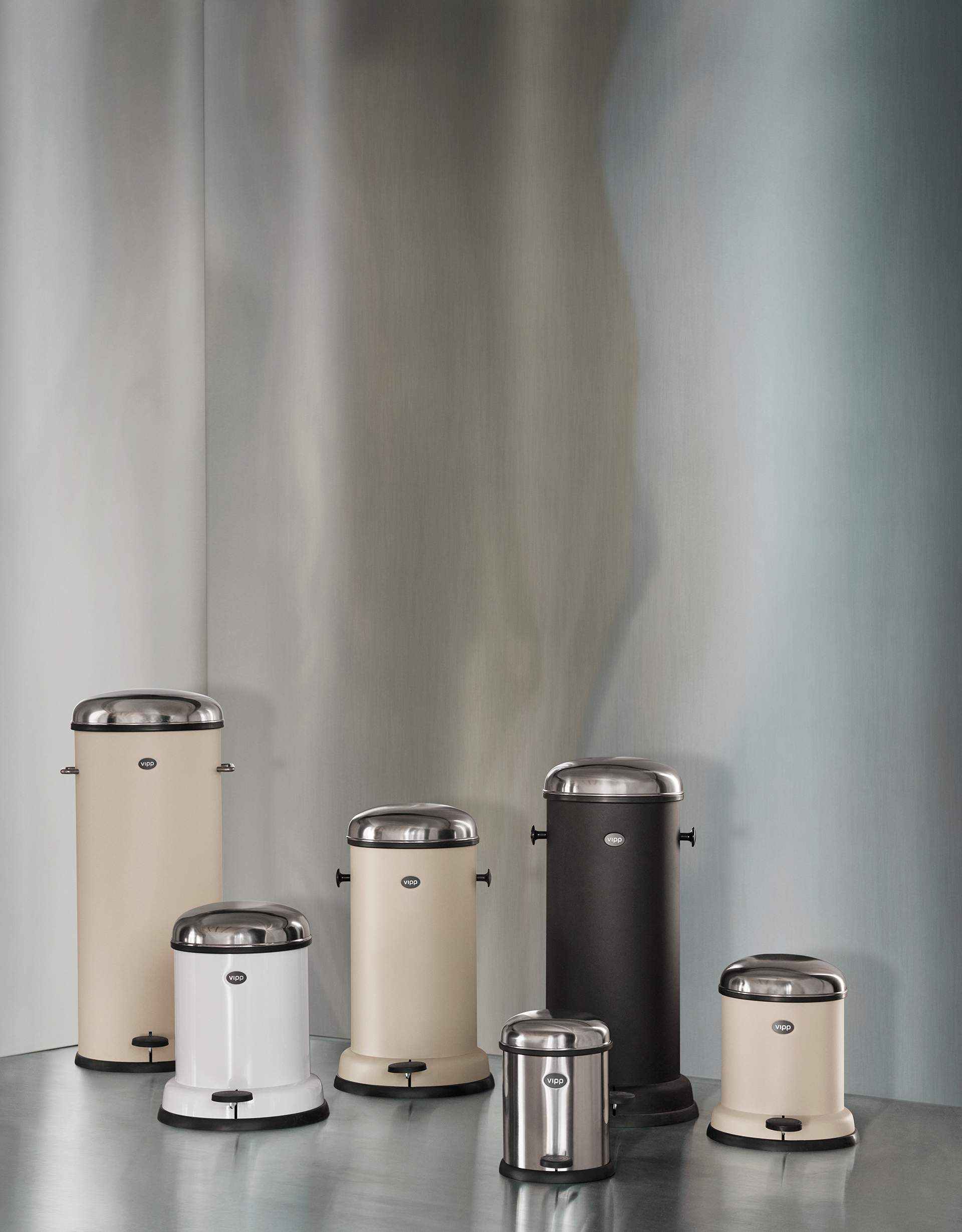 Pedal Bin 30 L / 8 Gal | Vipp