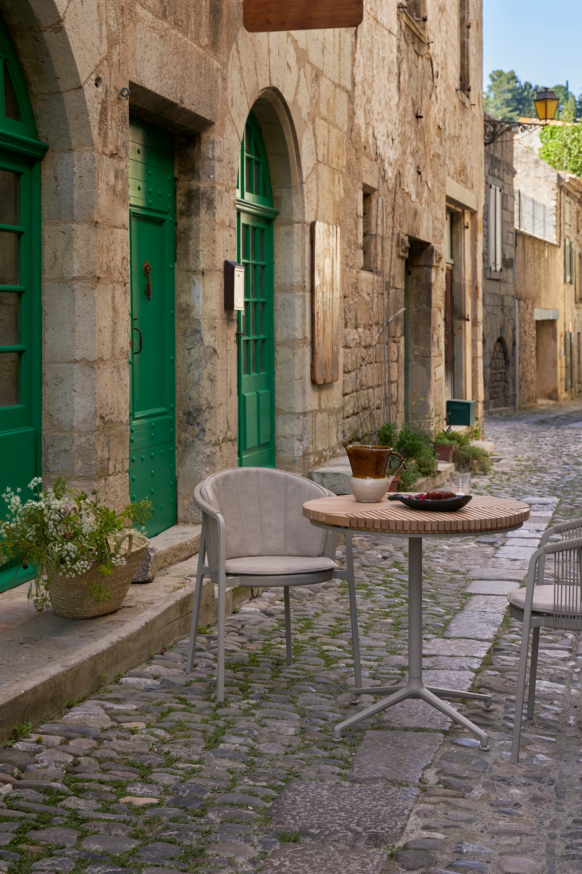 Vipp 710 717 Lagrasse Outdoor Combi Chair Cafe Table 03