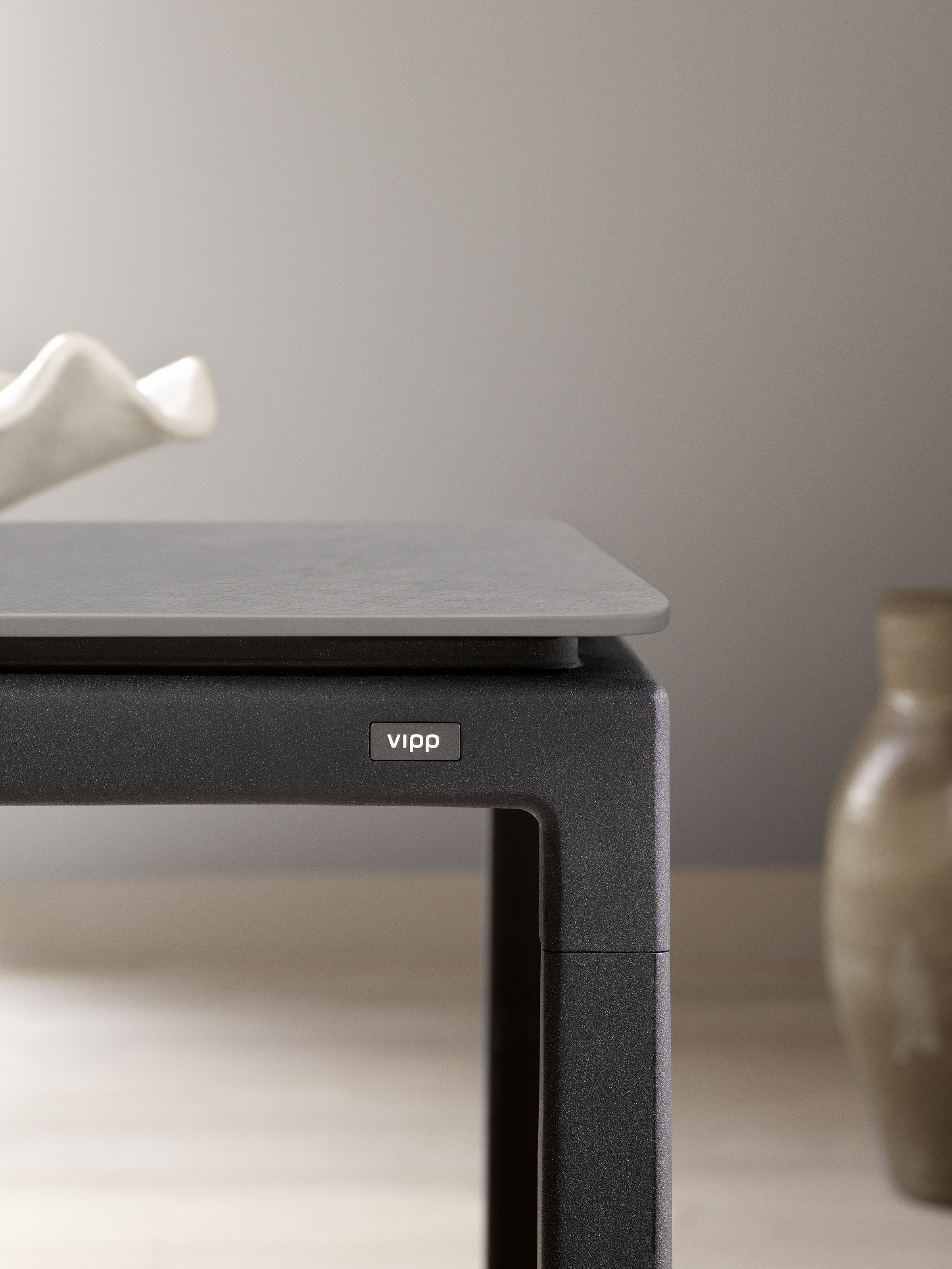 Vipp 972 Table Ceramic 03 (1)