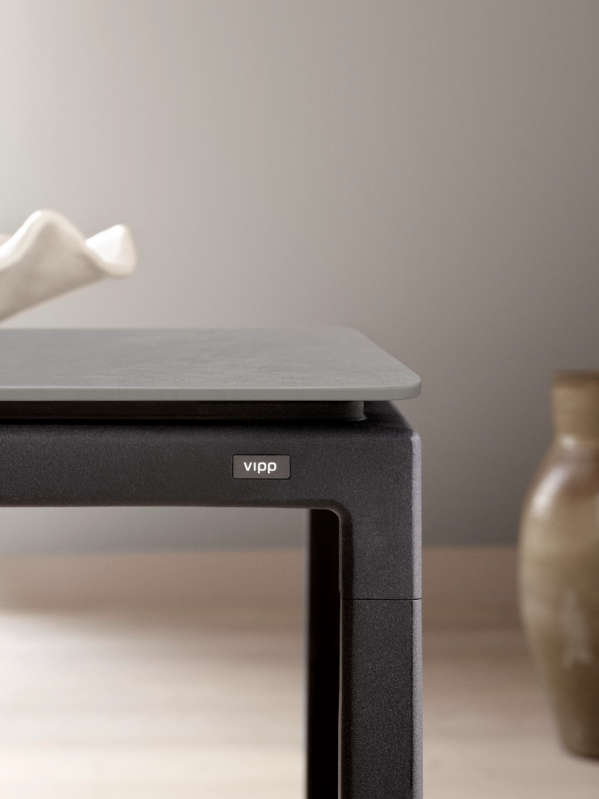 Vipp 972 Table Ceramic 03 (1)