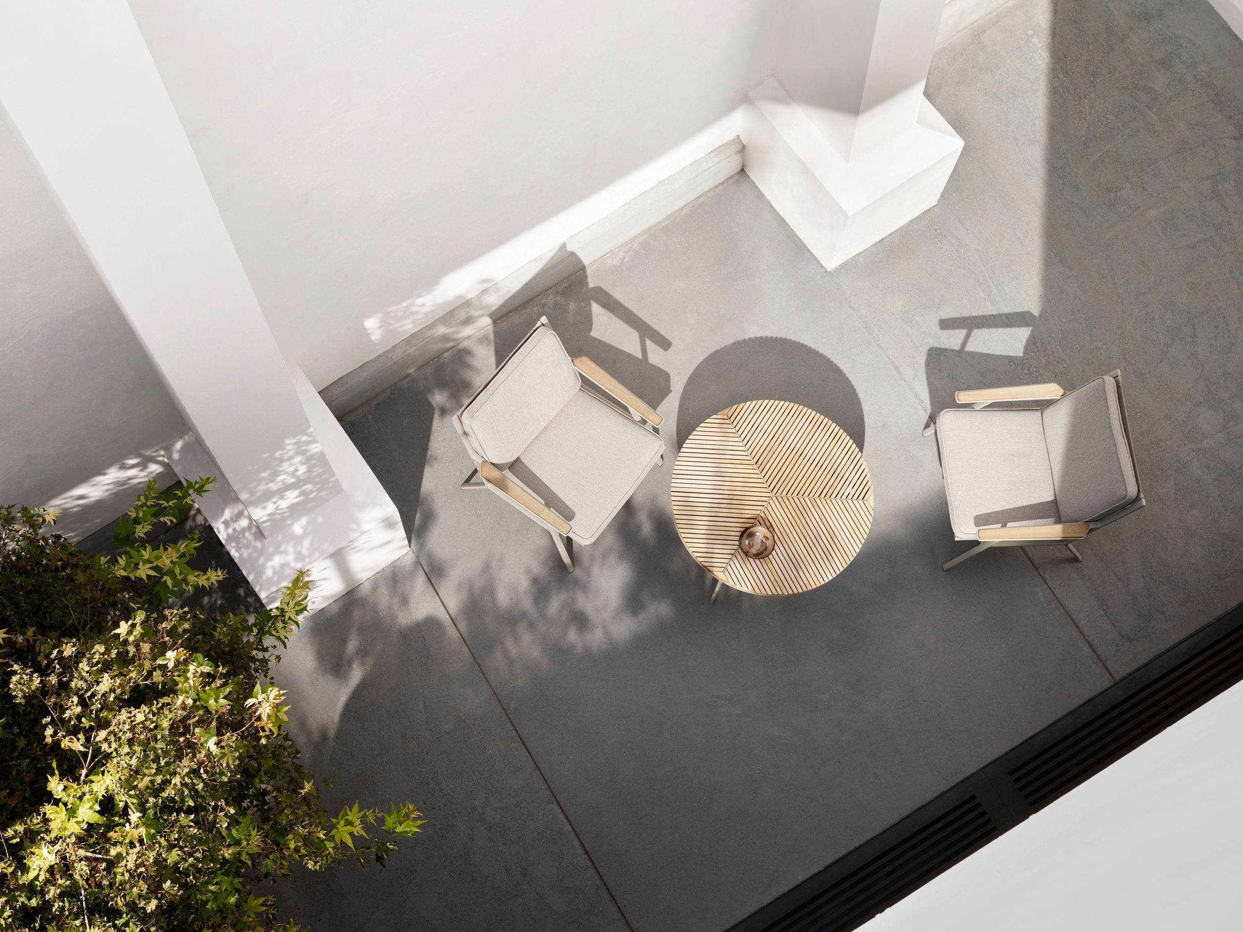 Vipp 713 Outdoor Lounge Chair 01