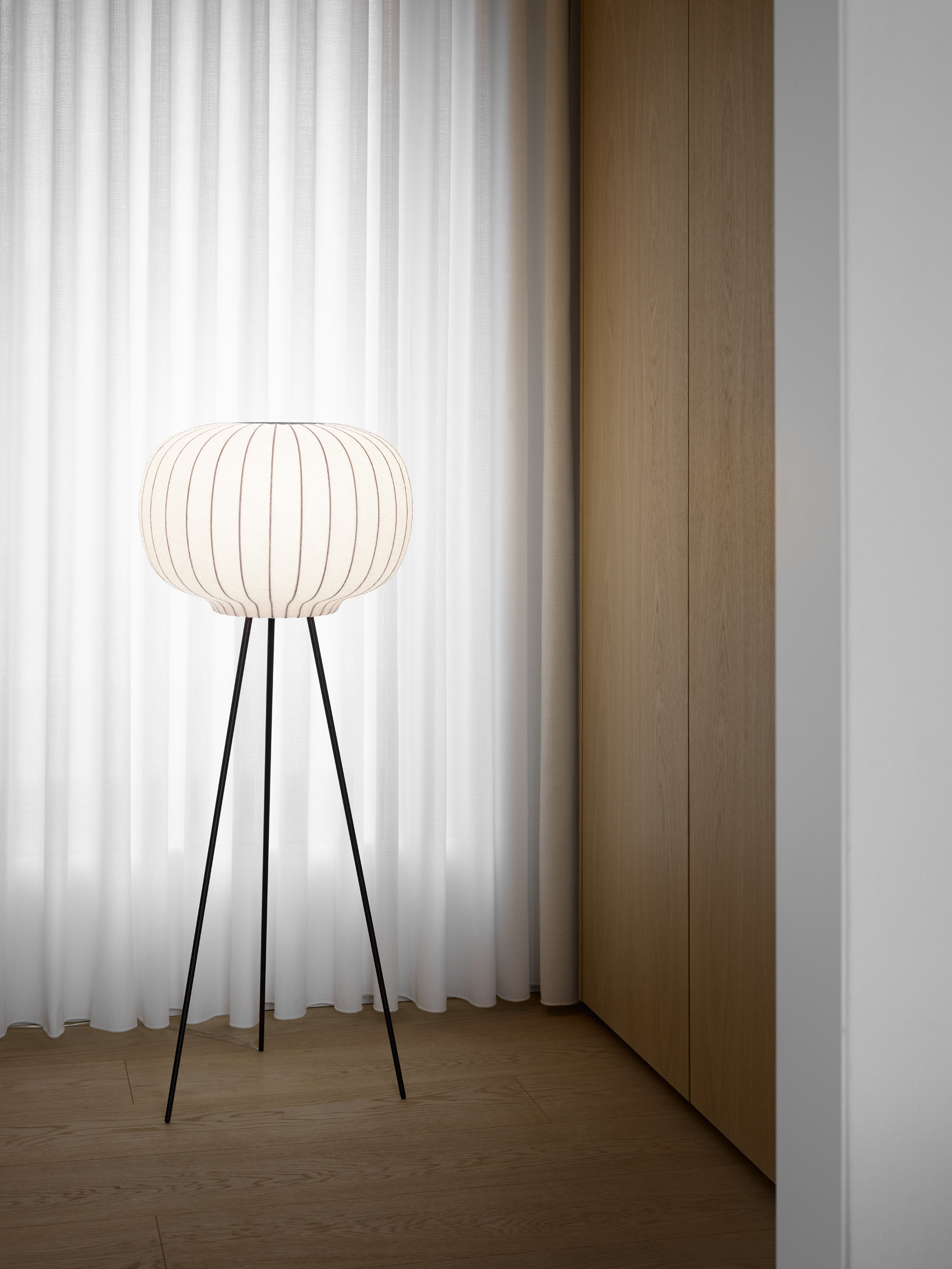 Vipp 581 Paper Floor Lamp Dark Oak 01