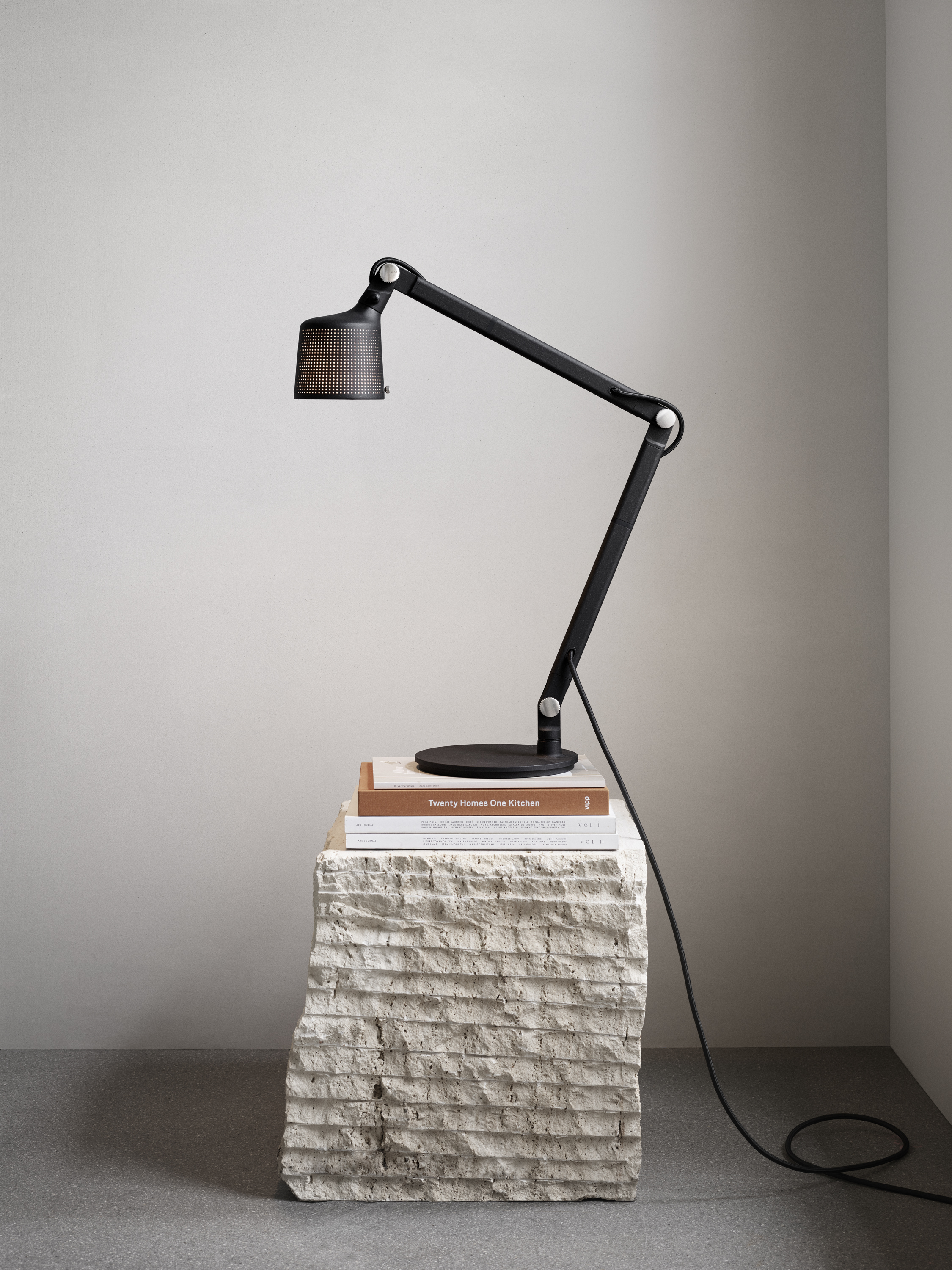 Vipp521 Desk Lamp 01 Low