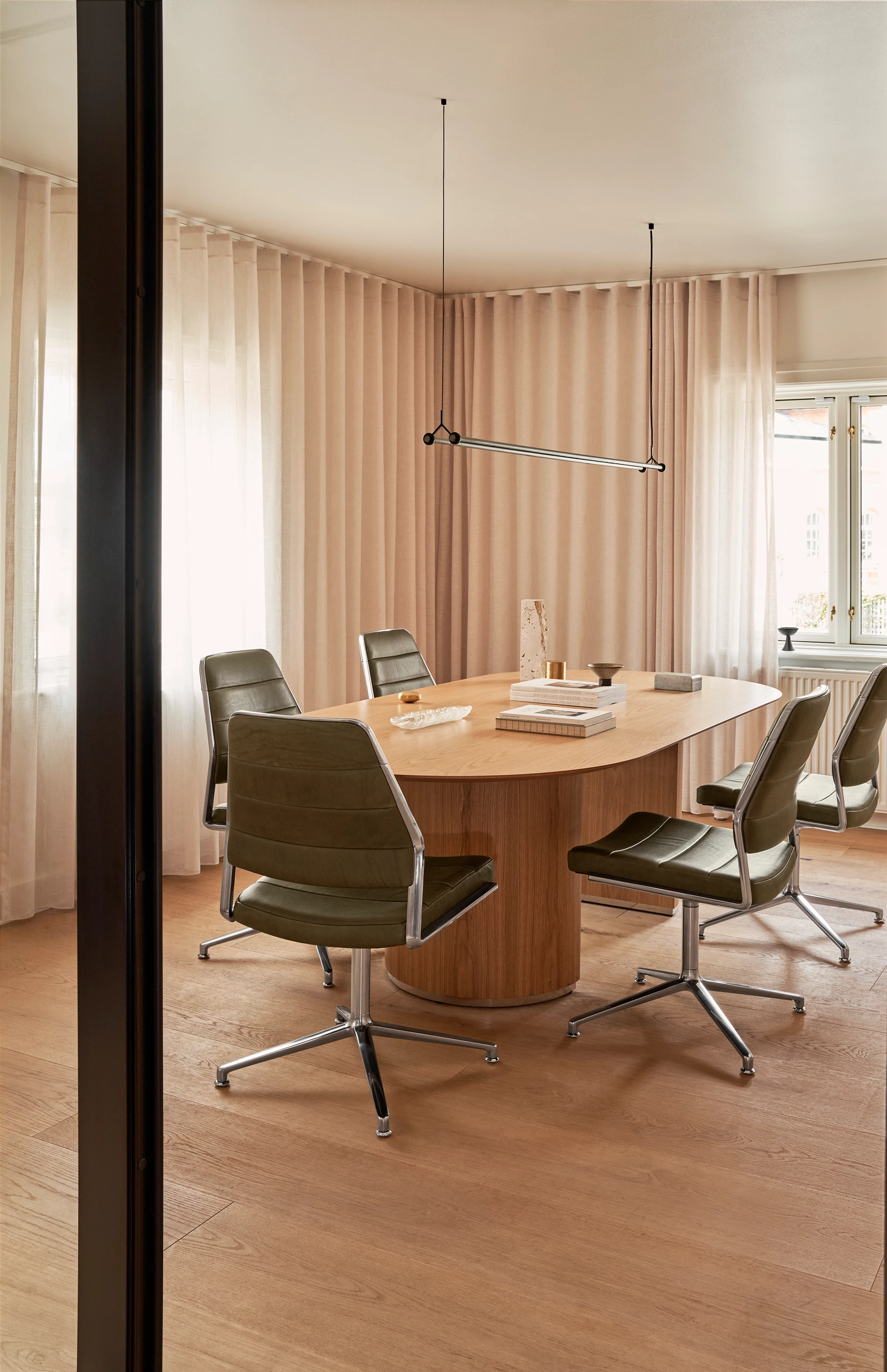 Vipp 454 Swivel Chair Alu Bosco Green Gliders 02