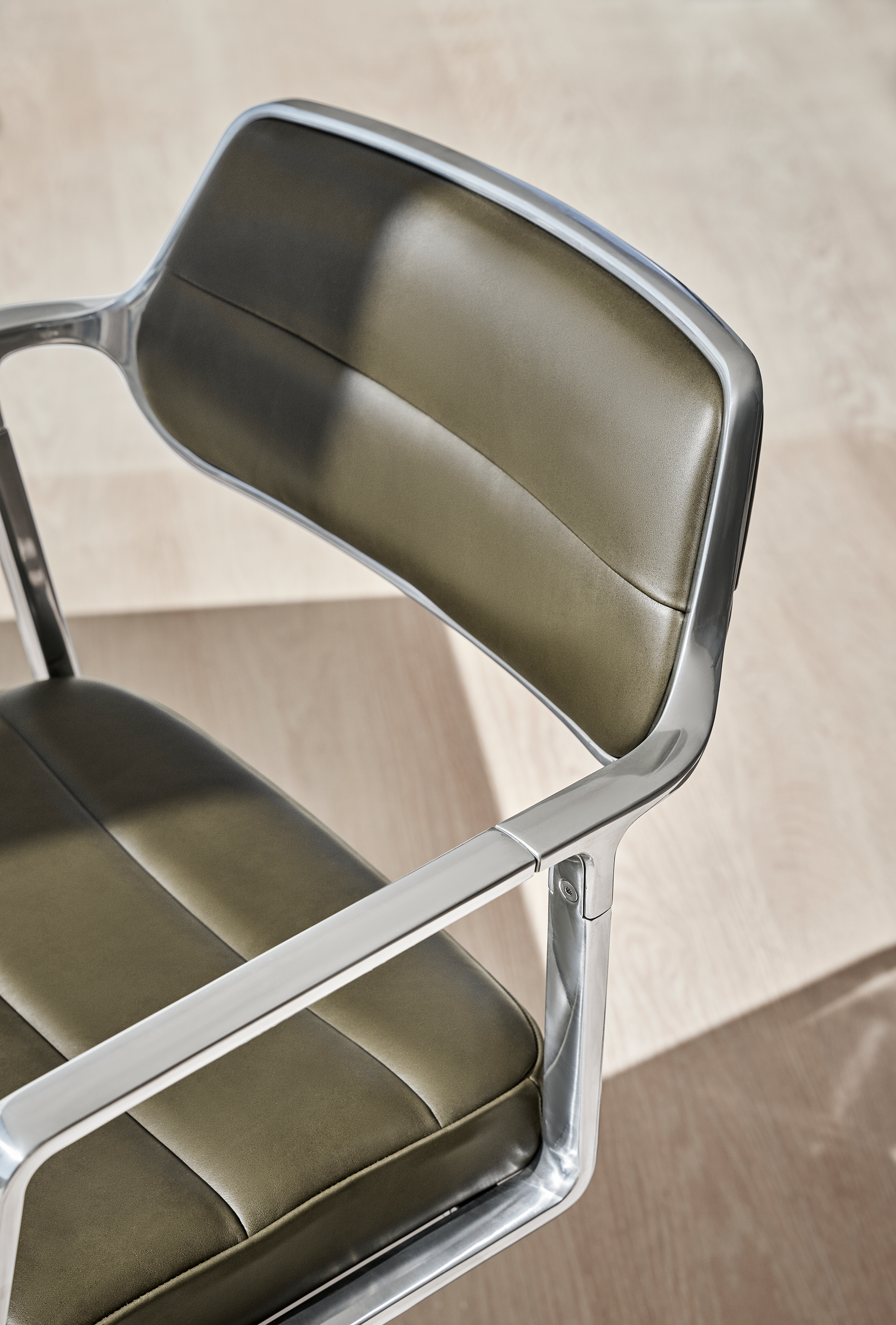 Vipp 453Plus Swivel Bosco Green Detail 01