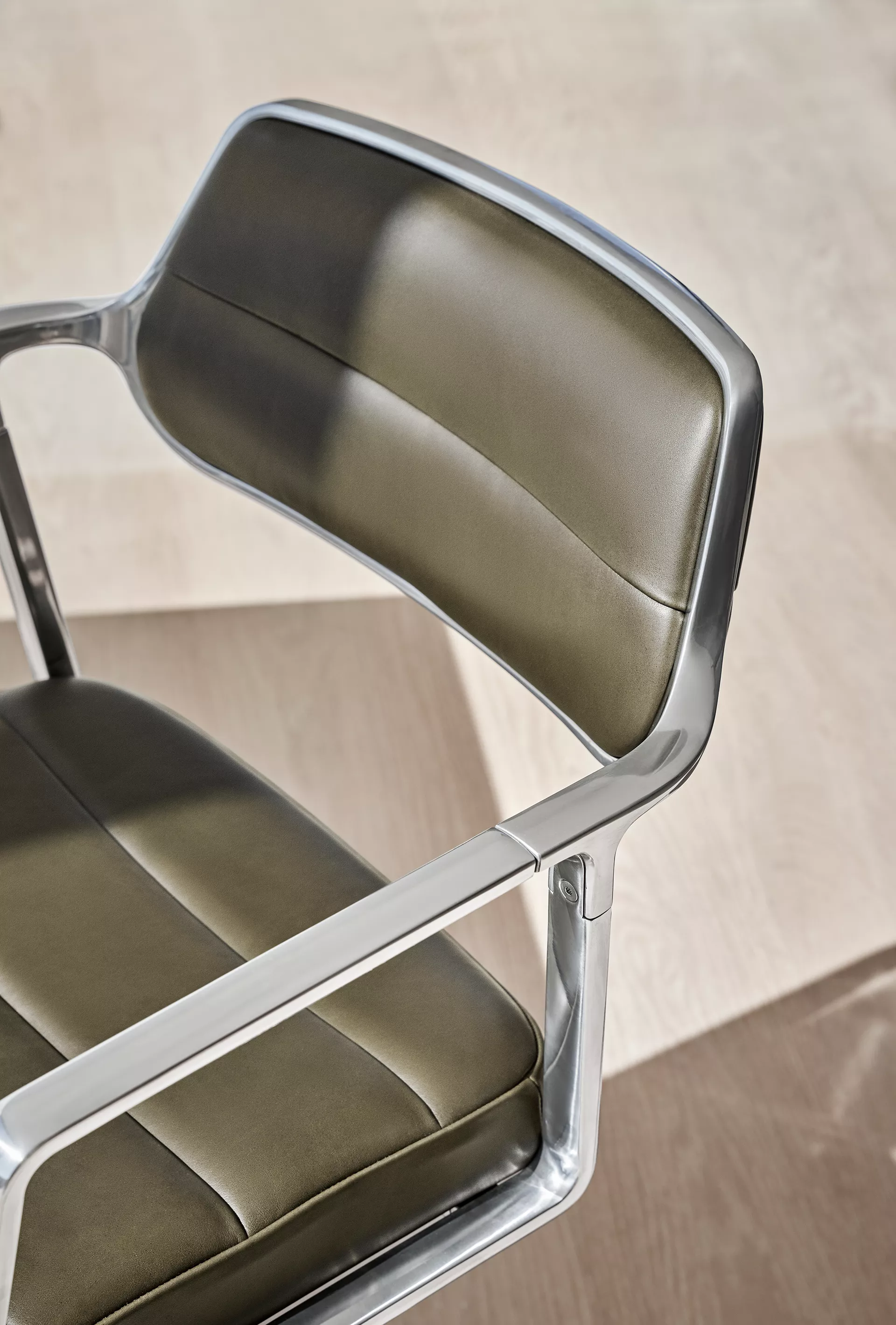 Vipp 453Plus Swivel Bosco Green Detail 01