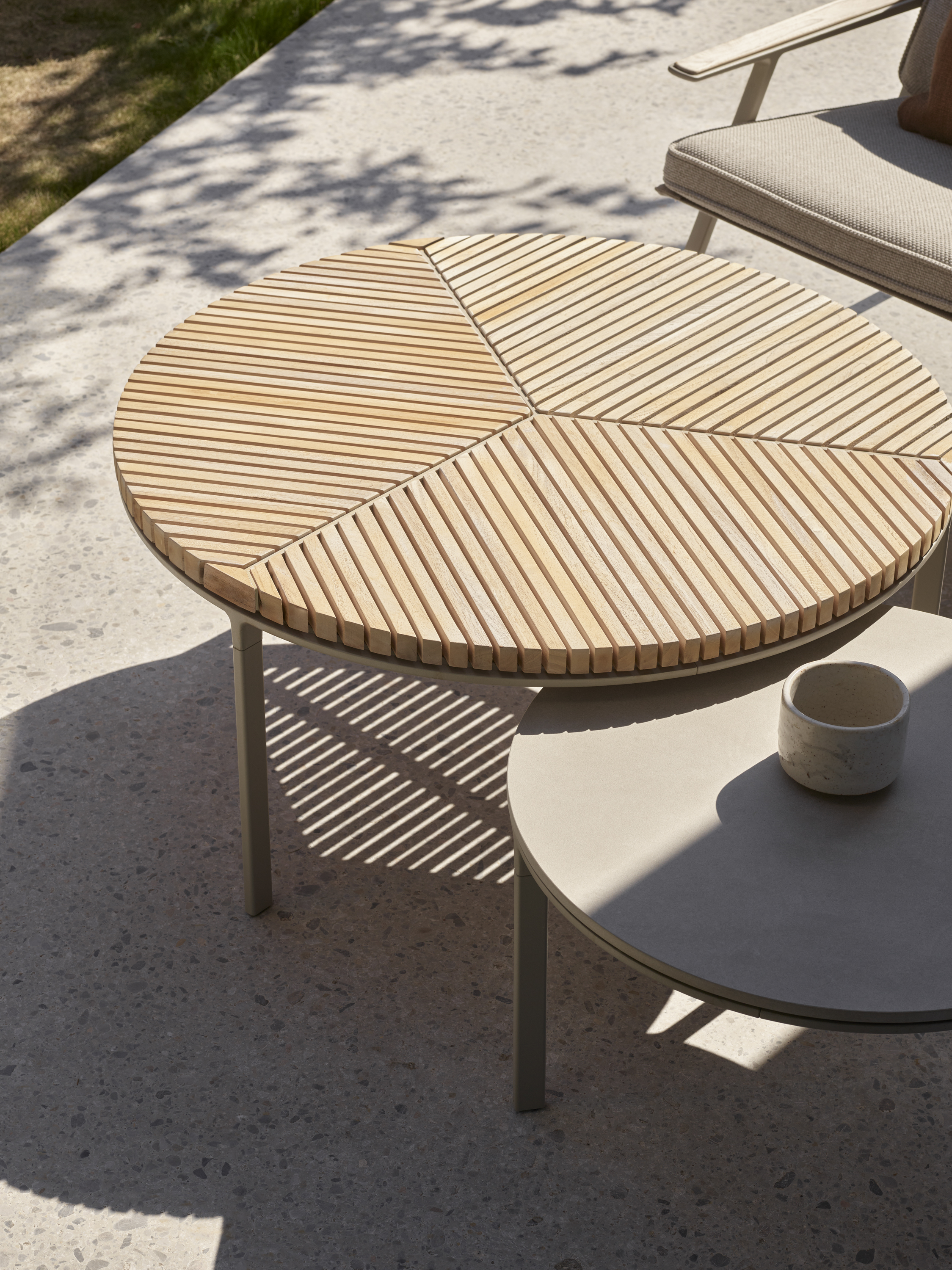Vipp 714 716 Outdoor Coffee Tables Ceramic Teak 01