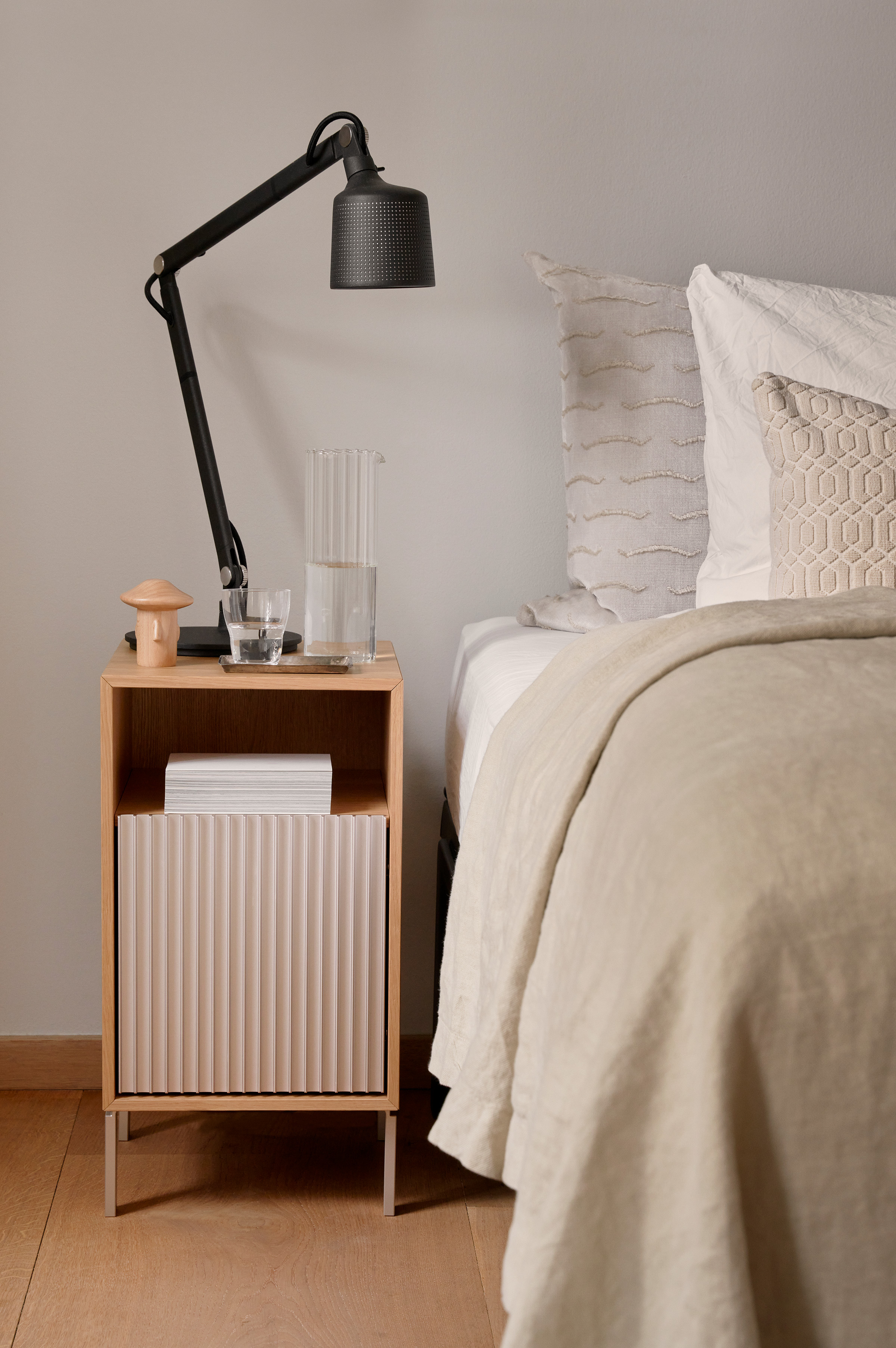 Vipp 672 Bedside Table Light Oak 01