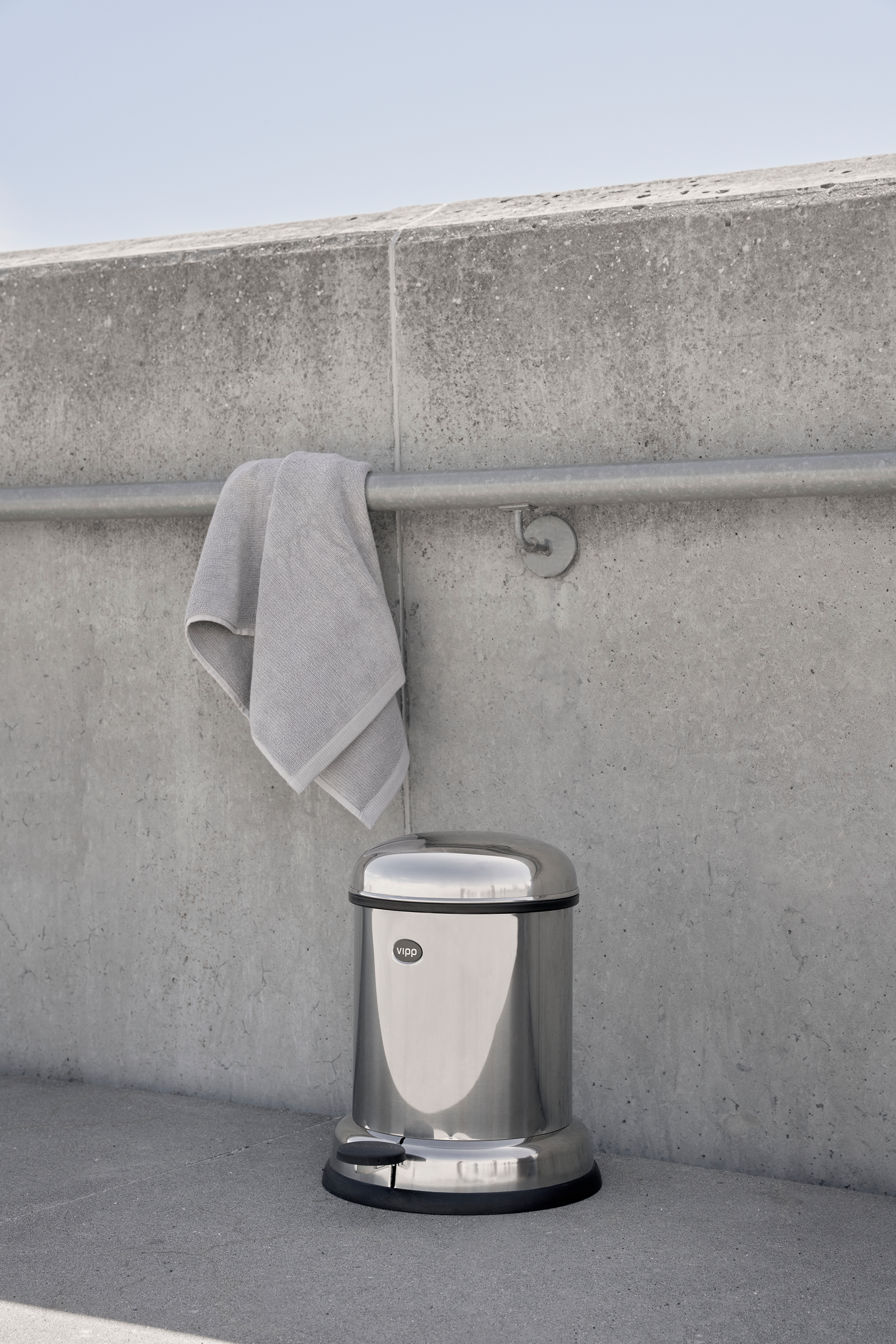 Pedal Bin 8 L / 2 Gal | Vipp