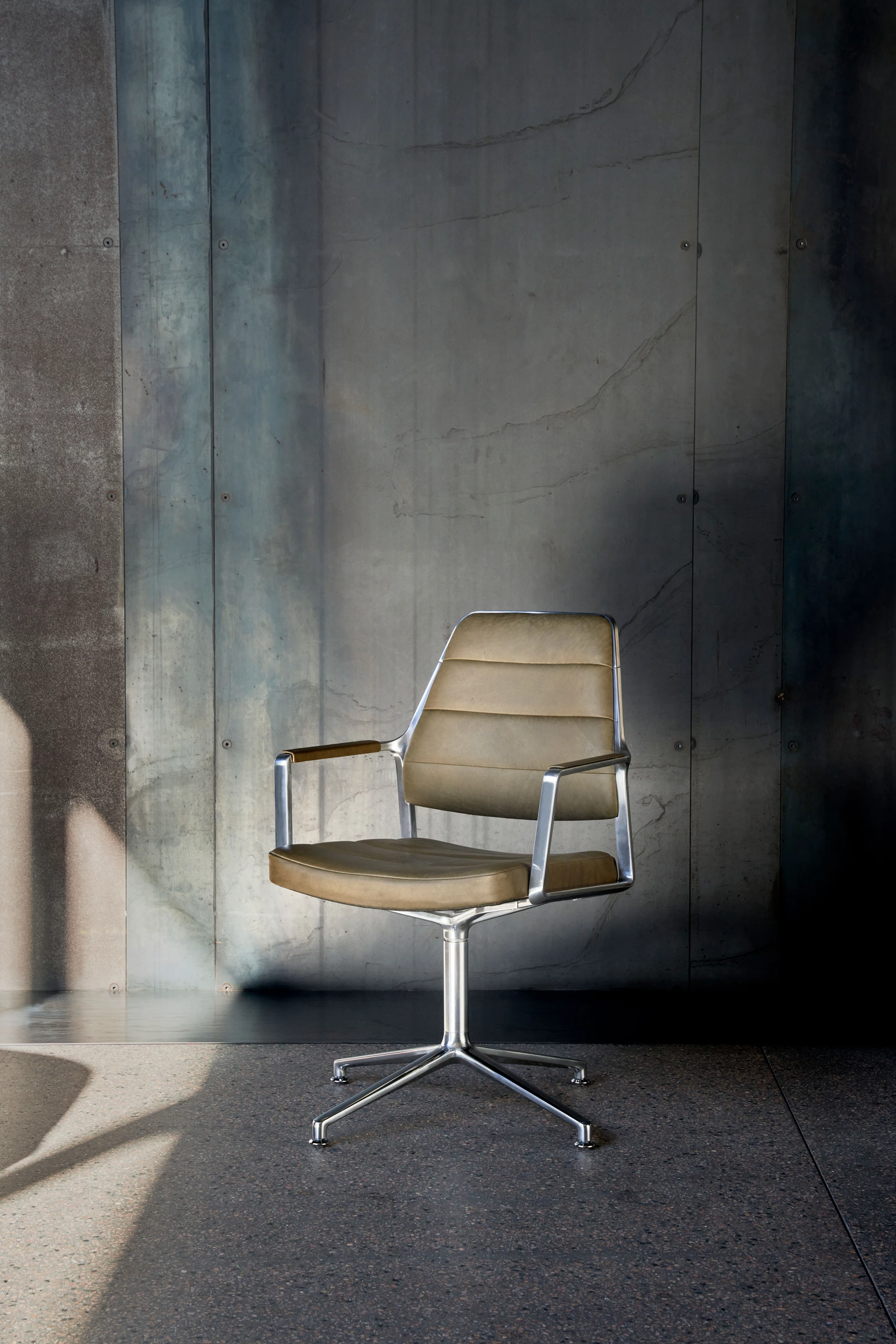 Vipp455 Swivel Chair Alu Bosco Green Gliders With Armpads 01