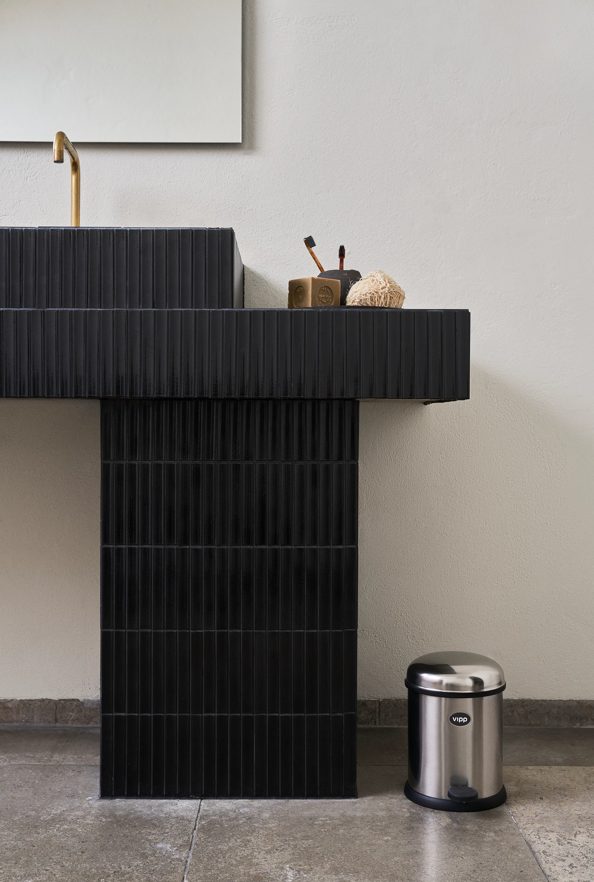 Vipp 12 Pedal Bin Stainless 01