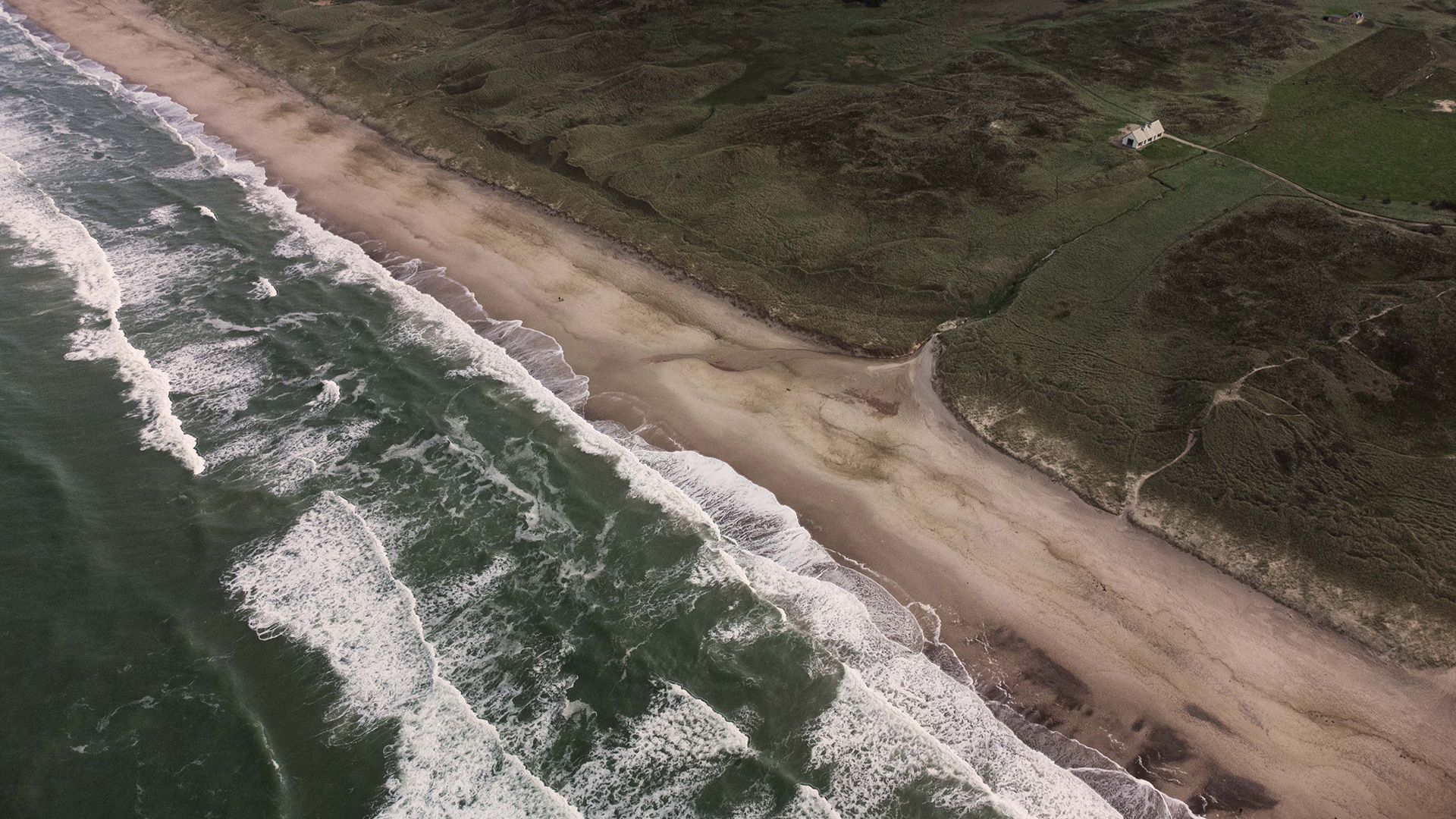 Vipp Cold Hawaii Outside Summer Drone 03