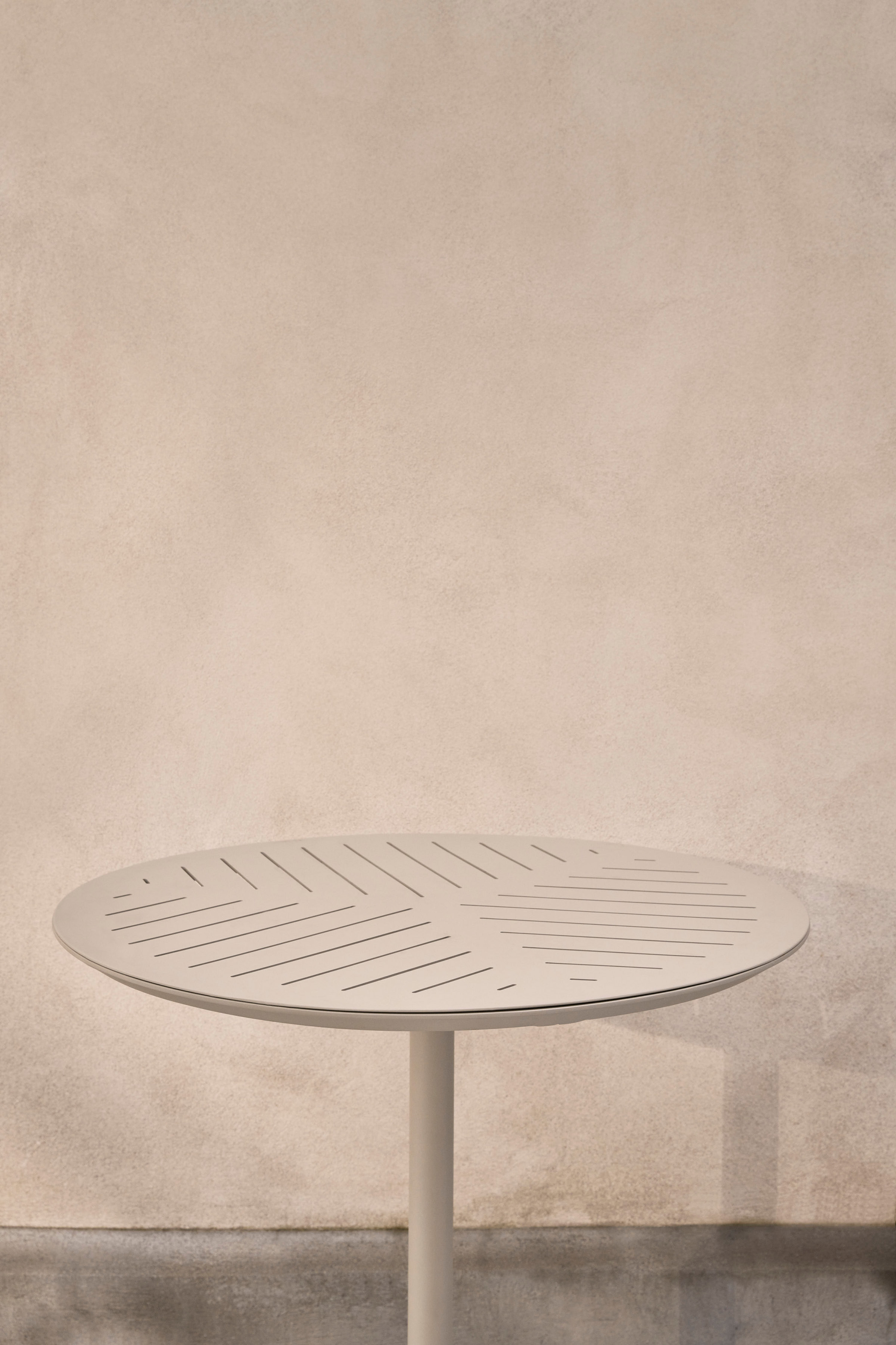 Vipp717 Openair Cafe Table Alu 01