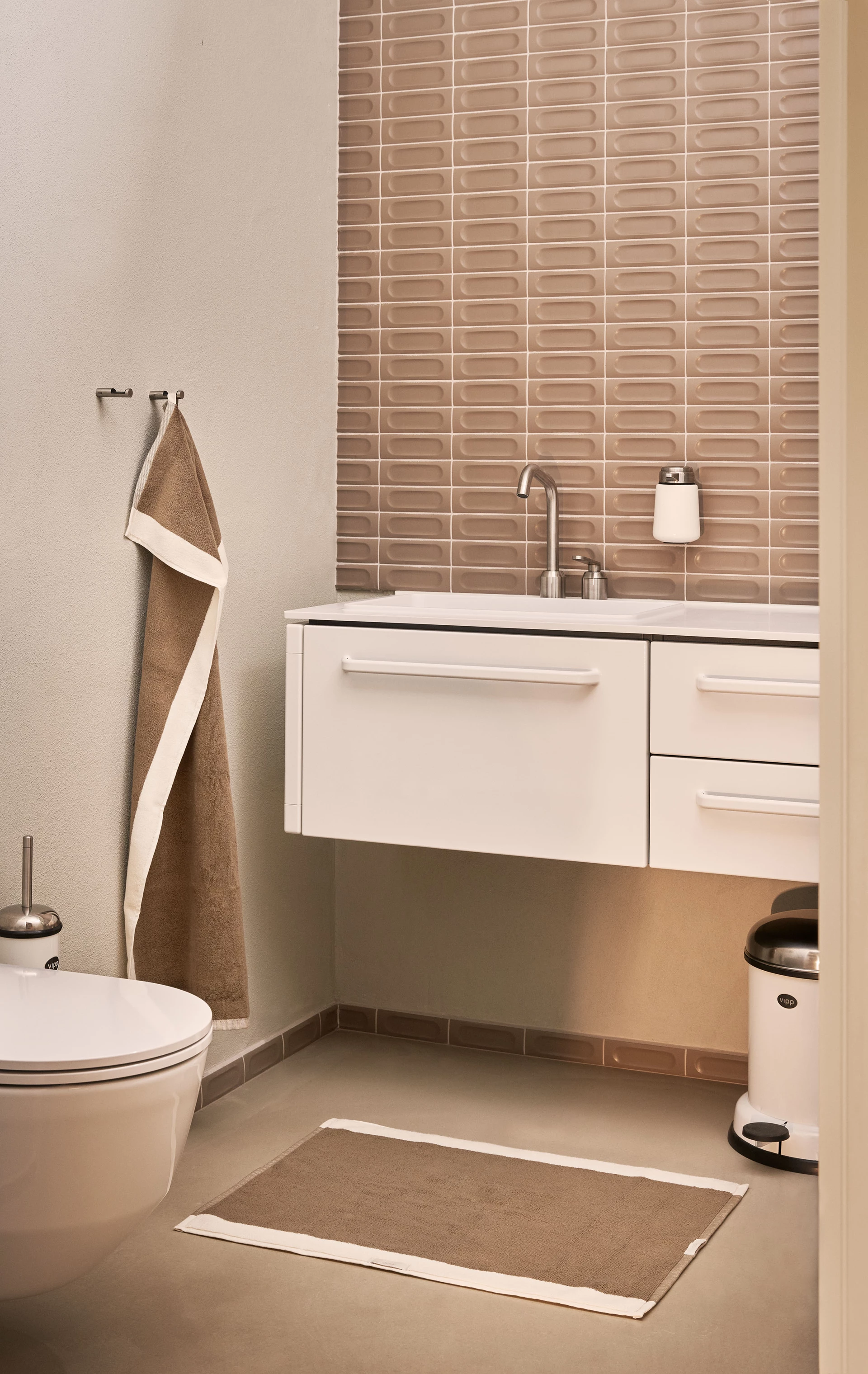 Vipp 101 104 Bath Mat Towel Large Taupe 01 (1)