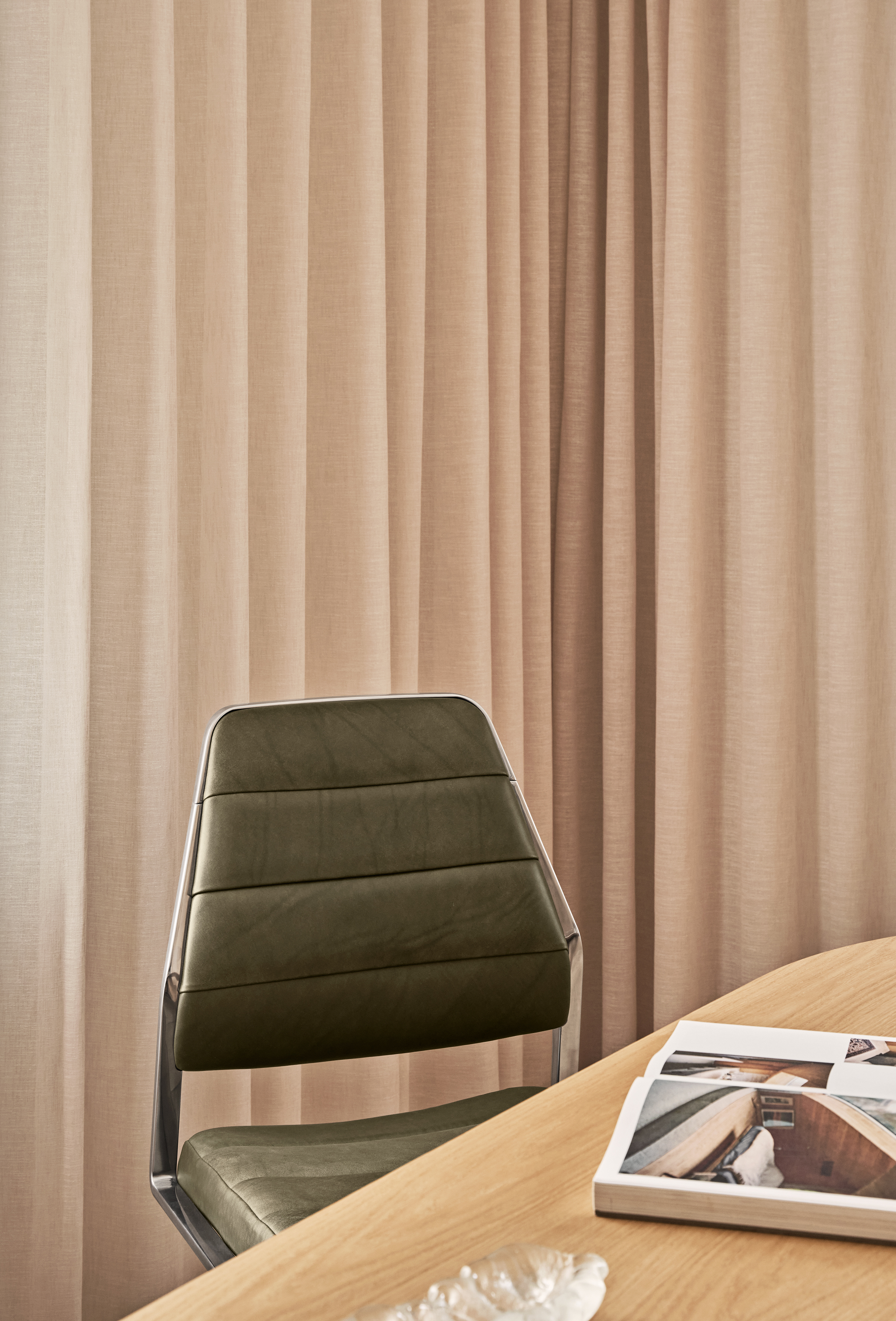 Vipp 454 Swivel Chair Alu Bosco Green Gliders 03