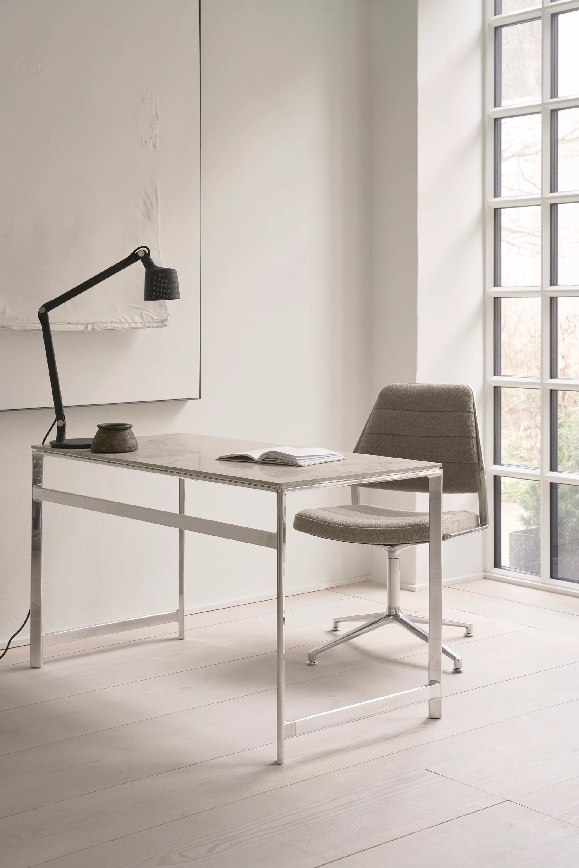 Vipp454 Swivel Chair Alu Tide Gliders 01