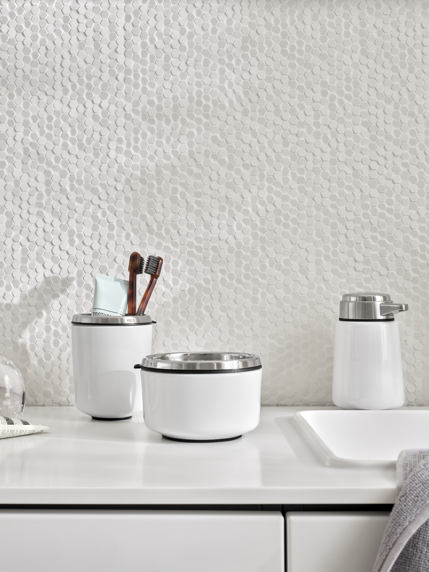 Vipp 7 10 Bathroom Combo White 01