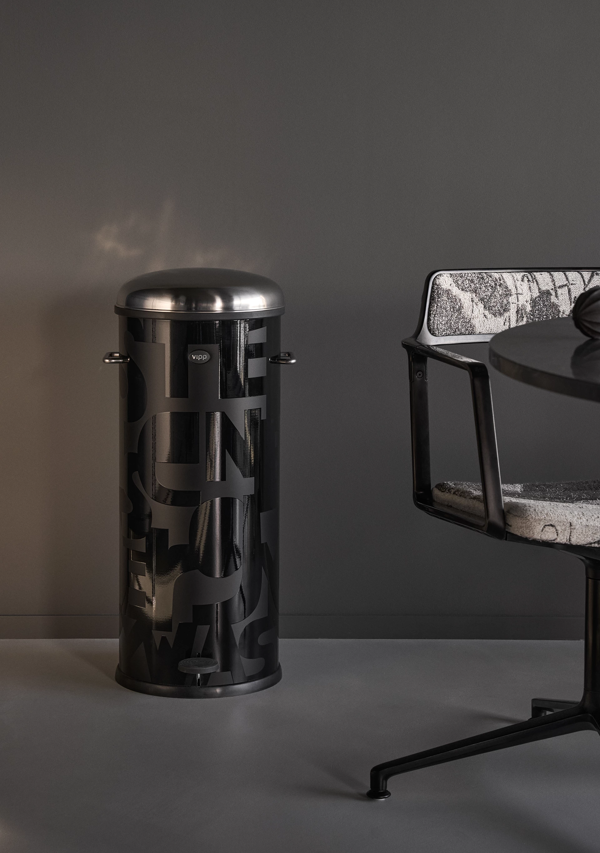 vipp-lofoten-guesthouse-inside-bin-swivel-01.png?width=1920&format=webp